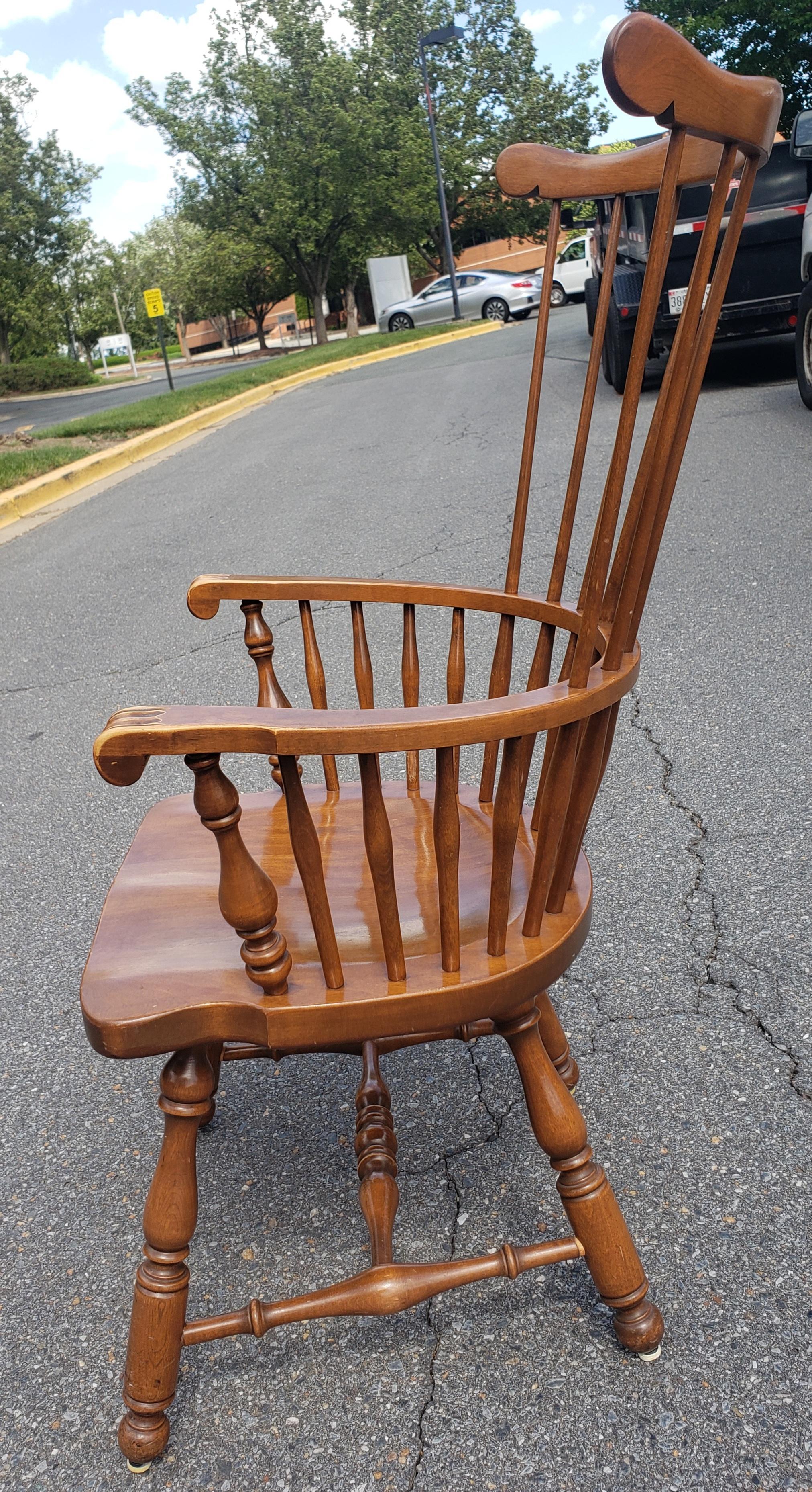 1950s Baumritter Maple Comb Back Windsor Armchair  In Good Condition For Sale In Germantown, MD