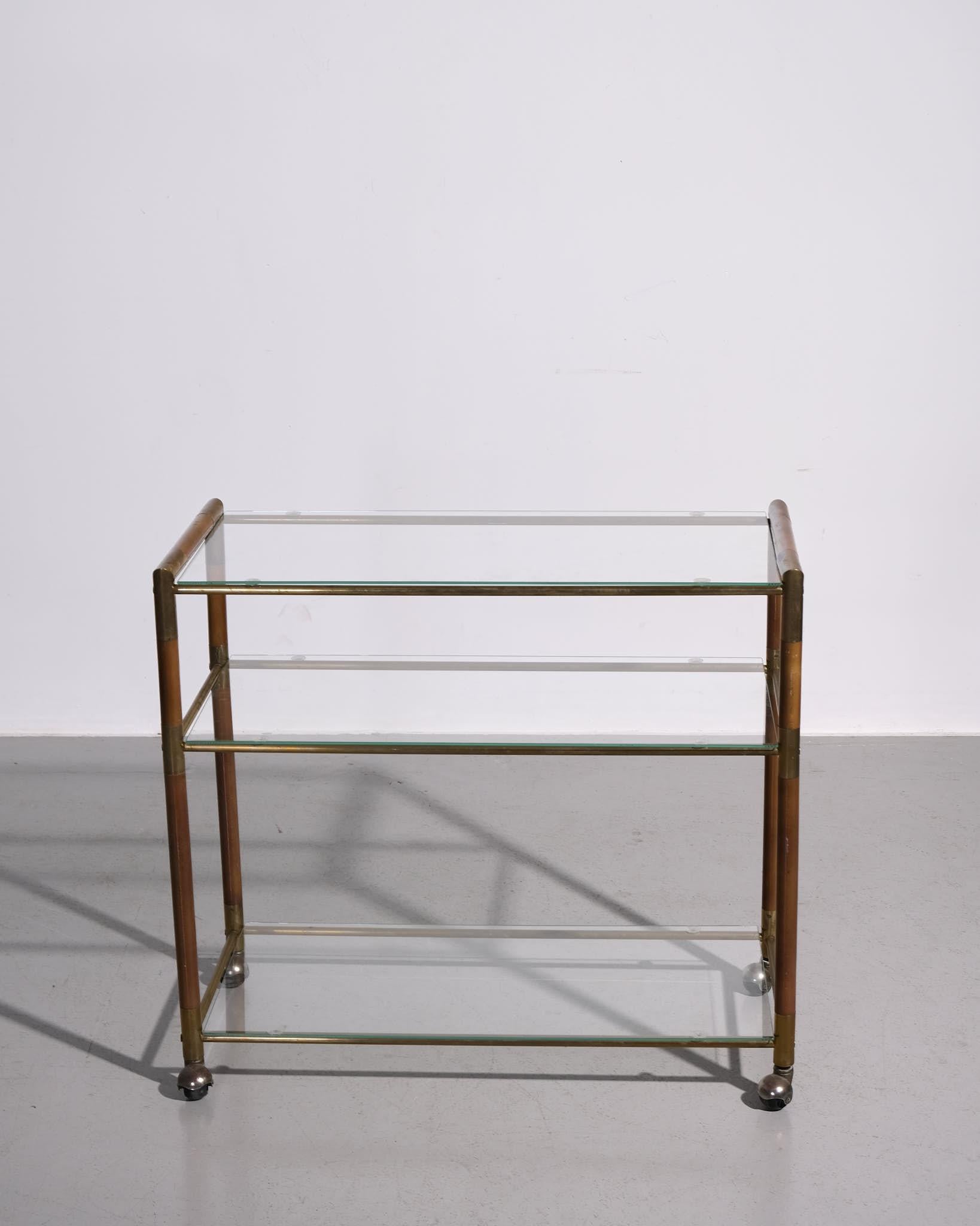 Mid-Century Modern Chariot à boissons en laiton et verre des années 1950 en vente