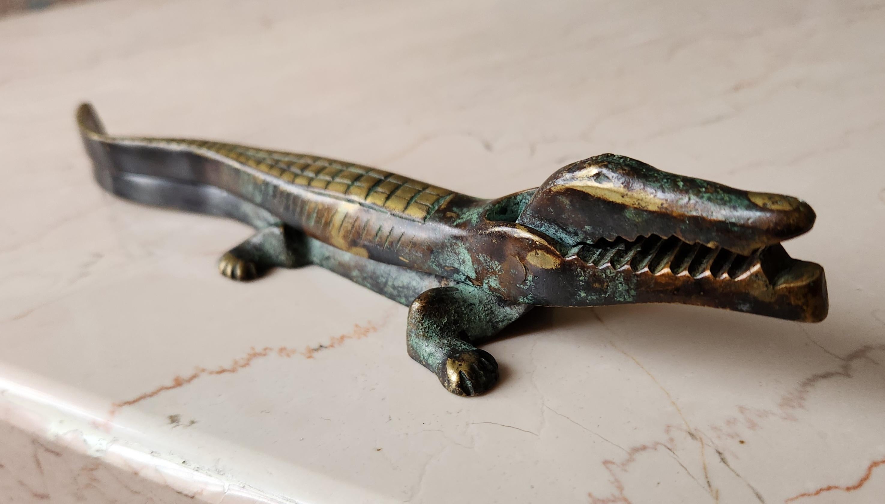 Européen Casse-noisette européen des années 1950 en bronze avec crocodile Walter Bosse Style Auböck en vente