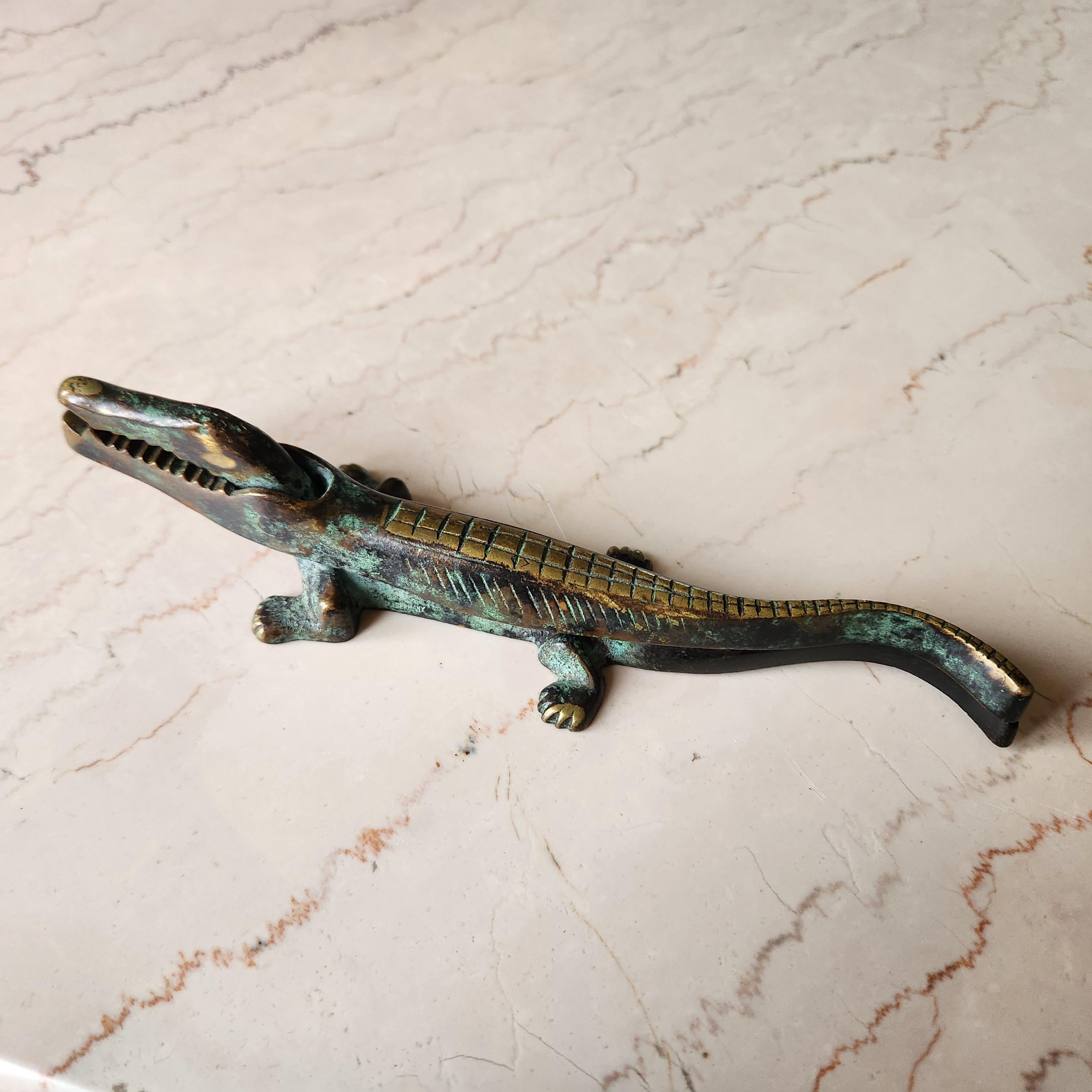 Casse-noisette européen des années 1950 en bronze avec crocodile Walter Bosse Style Auböck Bon état - En vente à Chula Vista, CA