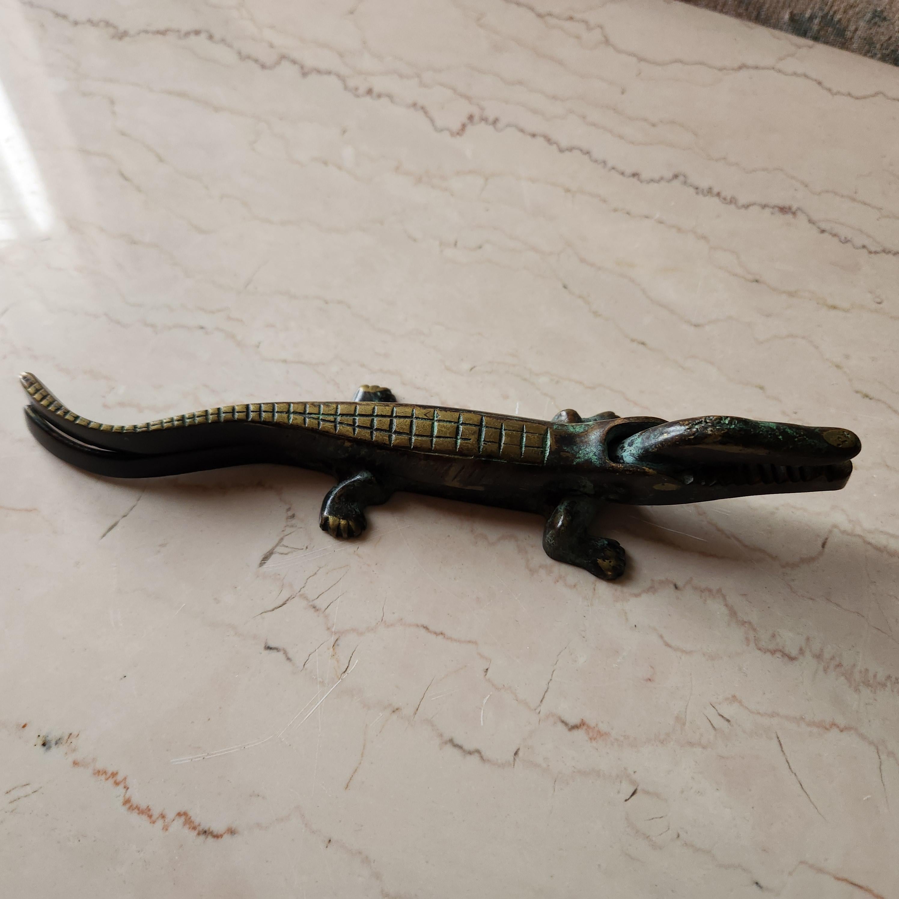 Casse-noisette européen des années 1950 en bronze avec crocodile Walter Bosse Style Auböck en vente 2