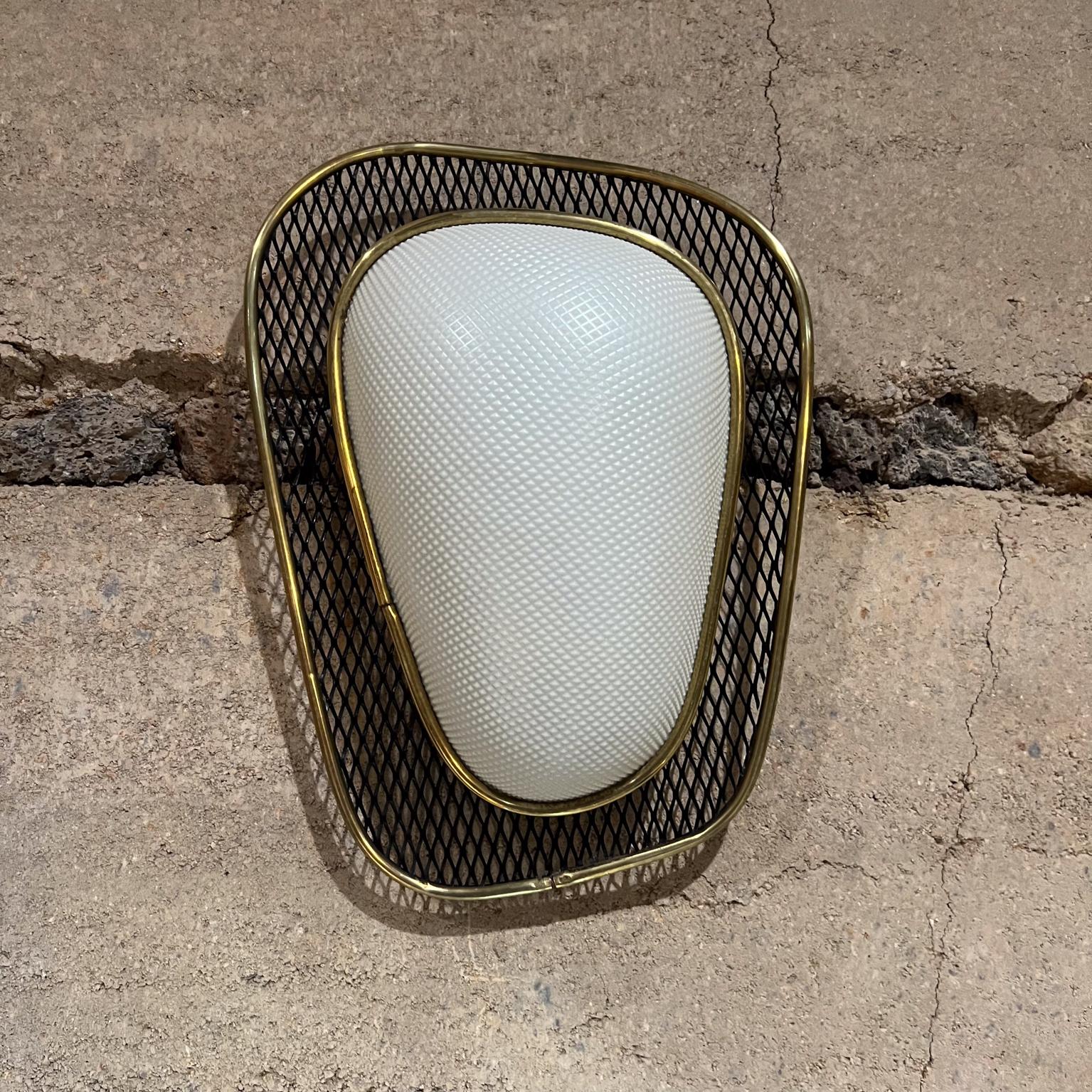 AMBIANIC presents
European Wall Sconce after Mathieu Matégot
unmarked
Brass Metal Steel Paint Plexiglass
12.5 H x 9 W x 4.775
Preowned vintage unrestored condition, please see images provided.

