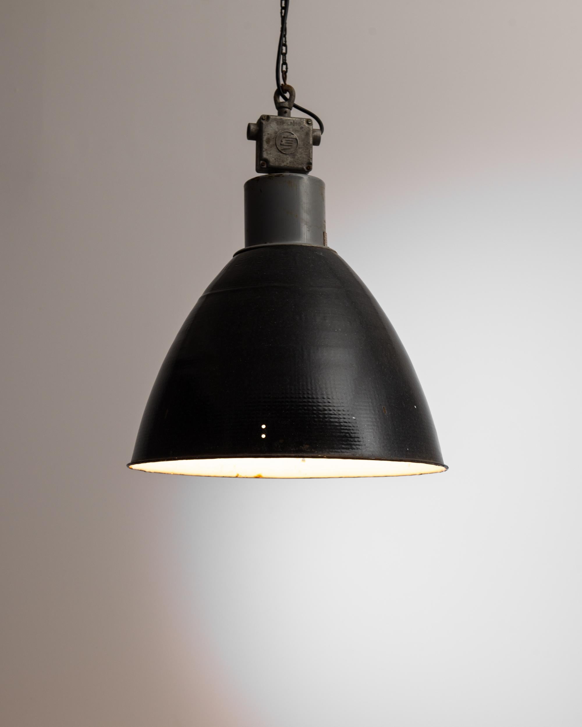 Bare essential lighting from the mid-20th century. Used in industry and lifted up by design champions like Le Corbusier. Originally designed to serve the purposes of industry, durable metal and robust construction also satisfy our desire for a