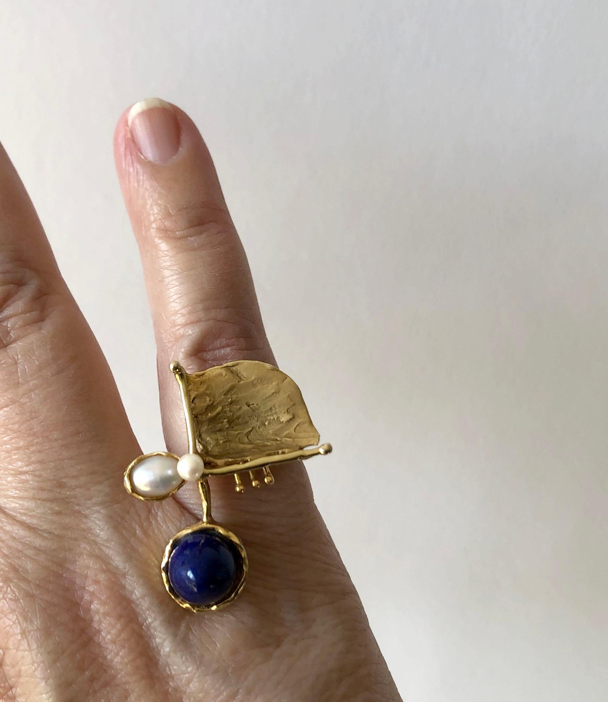 Women's or Men's 1950s European Modernist 14ct Gold Lapis Lazuli Pearl Ring For Sale