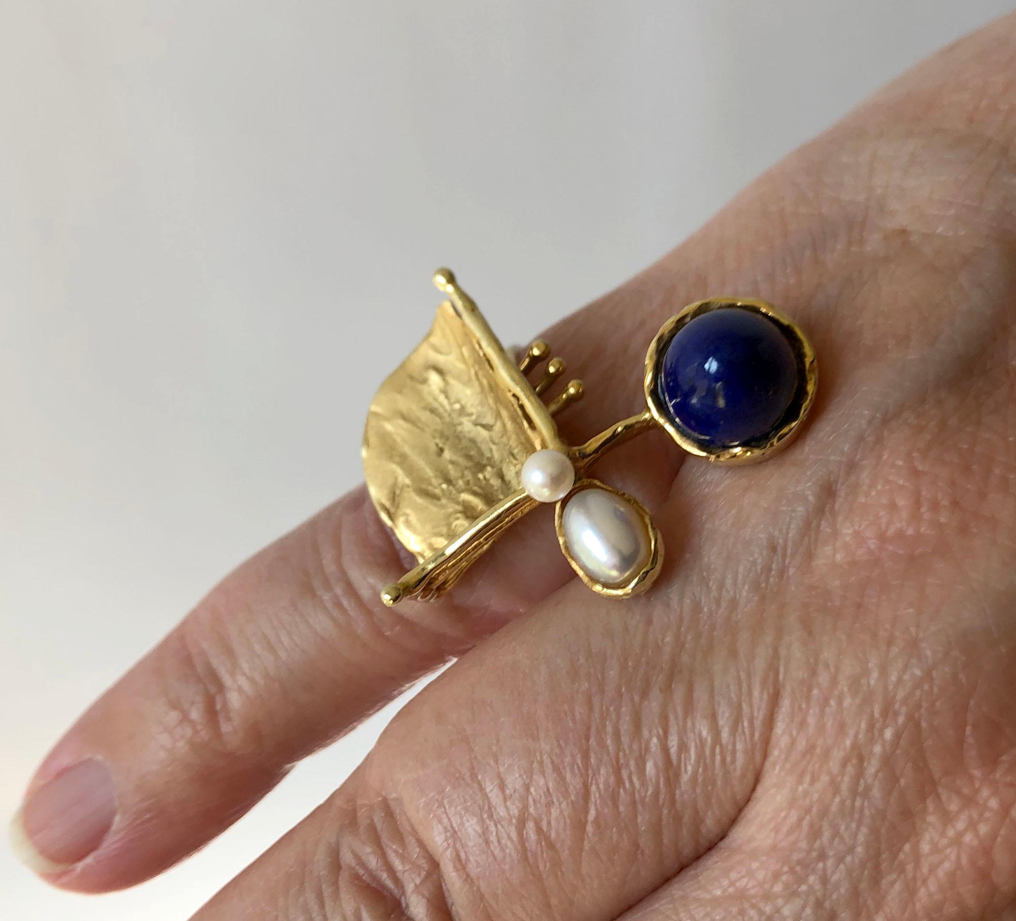 1950s European Modernist 14ct Gold Lapis Lazuli Pearl Ring For Sale 1