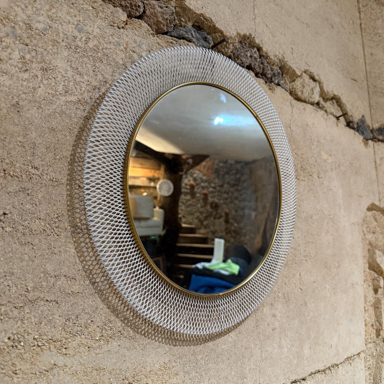 Miroir mural européen en maille des années 1950 Cadre métallique extensible Bon état - En vente à Chula Vista, CA