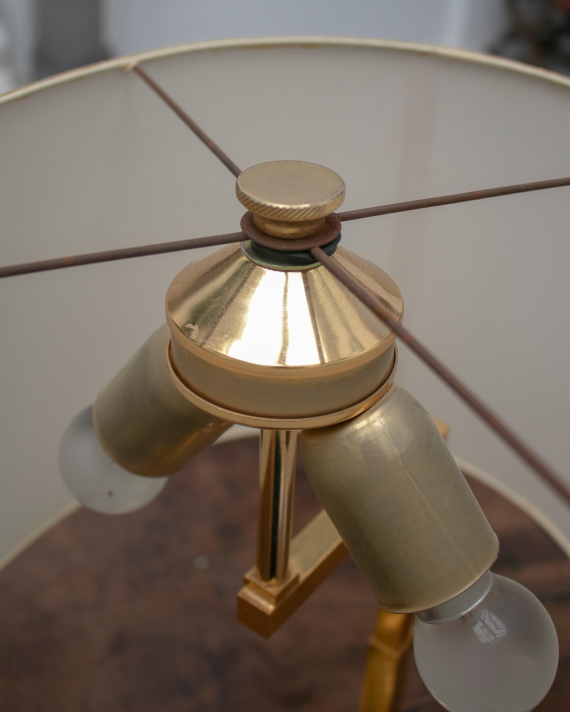 Lampe européenne des années 1950 en terre cuite en forme d'escargot avec base et abat-jour en bronze en vente 6