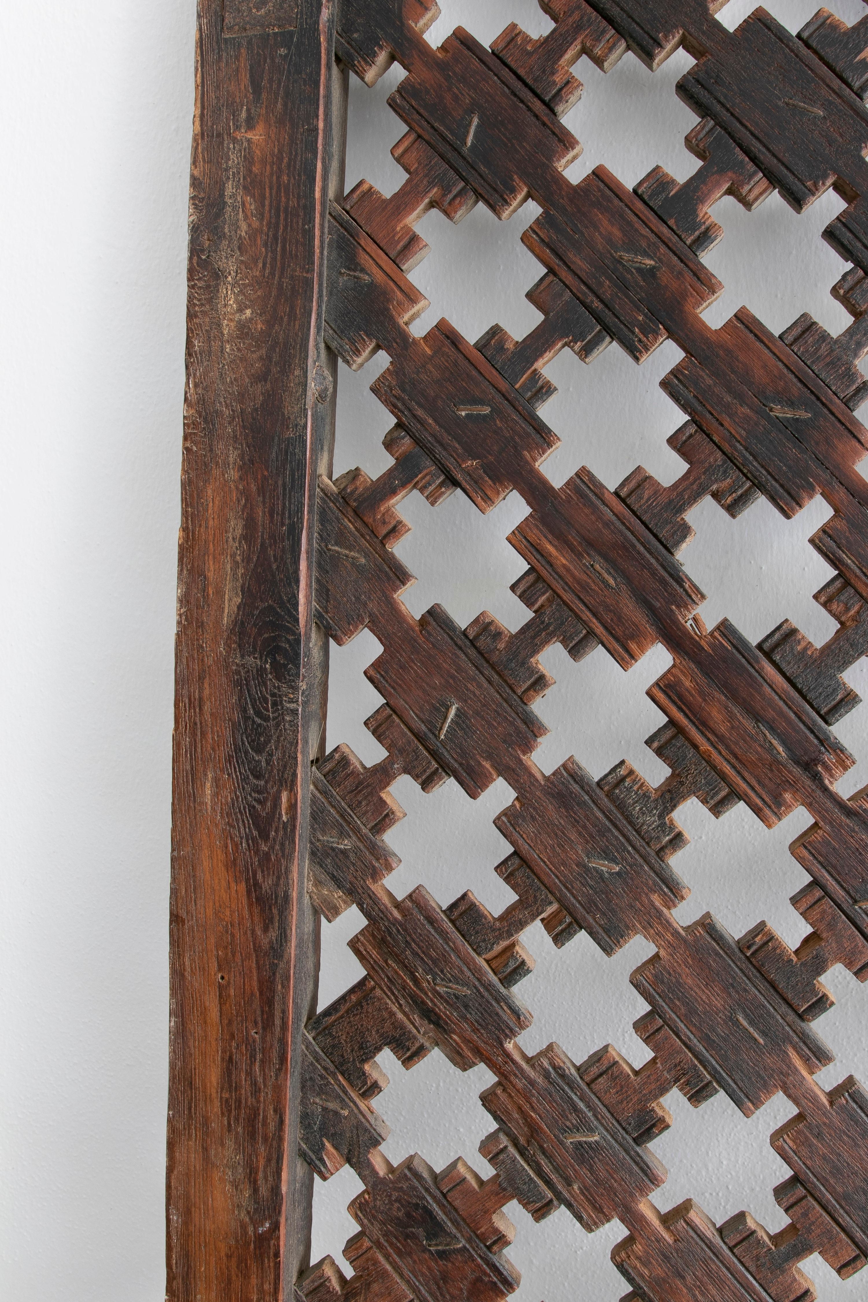 1950s European Wooden Geometric Latticework Screen w/ Iron Joined Woven Strips  In Good Condition For Sale In Marbella, ES