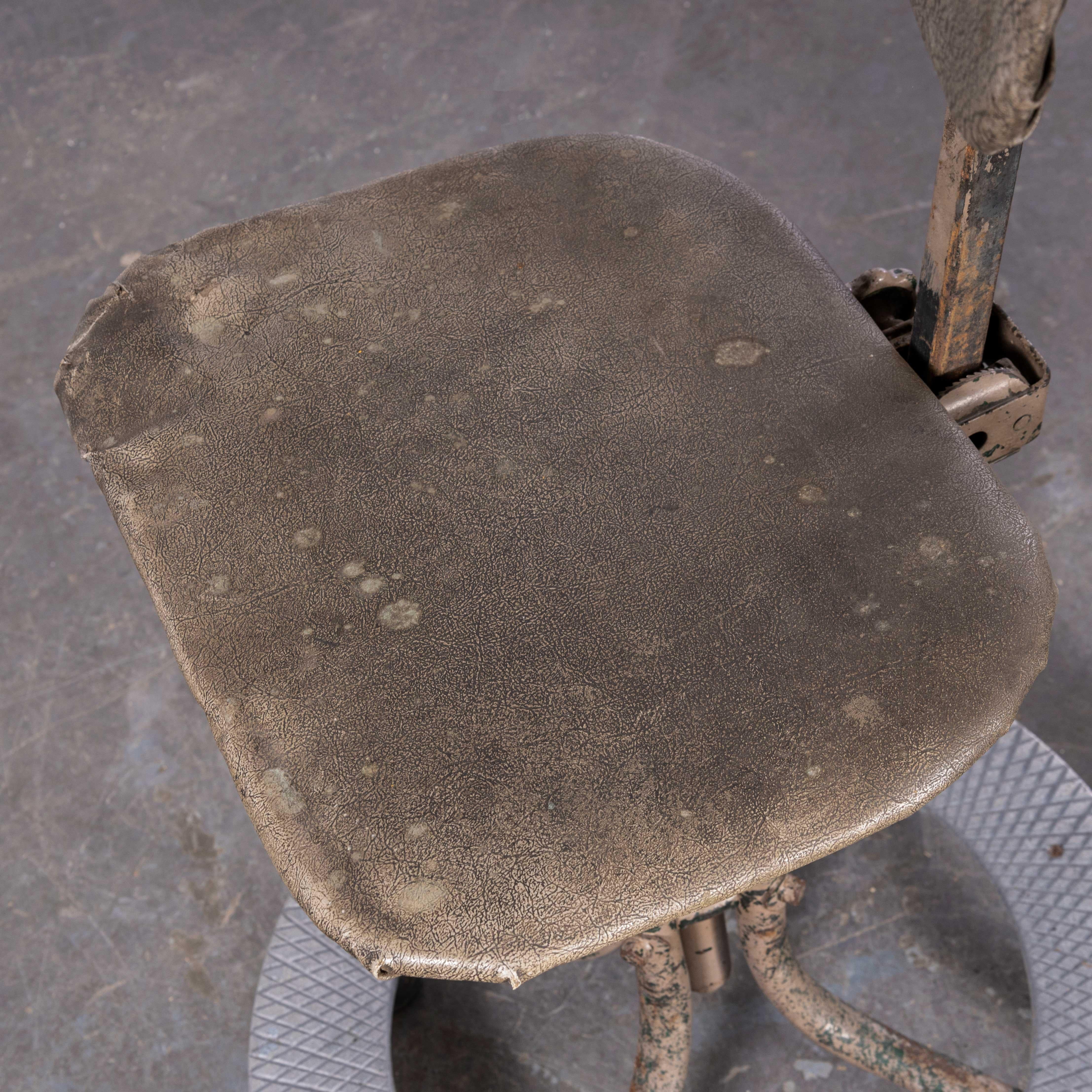 1950's Evertaut Original Machinists Stuhl - mit Fußstütze (2518) (Englisch) im Angebot