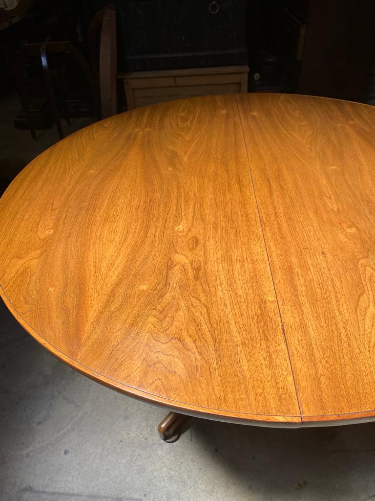 Laminated 1950s Extendable Dining Table Design Style of Edward Wormley