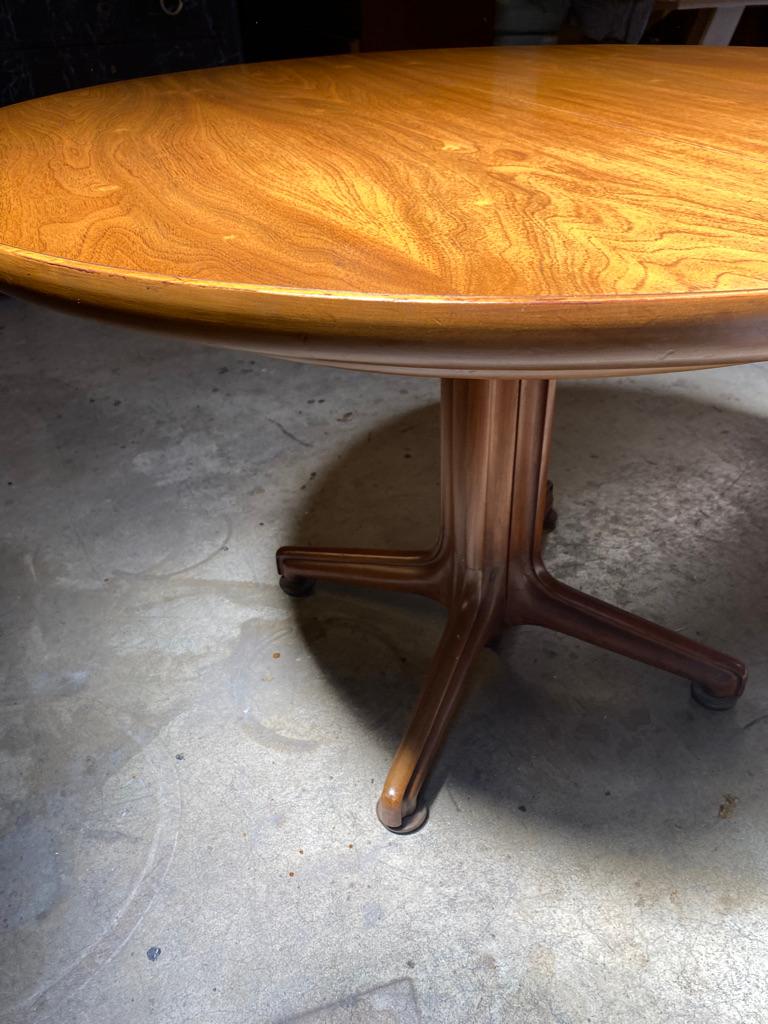 Mid-20th Century 1950s Extendable Dining Table Design Style of Edward Wormley