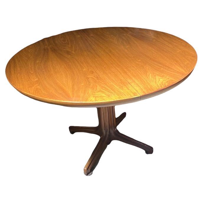 1950s Extendable Dining Table Design Style of Edward Wormley