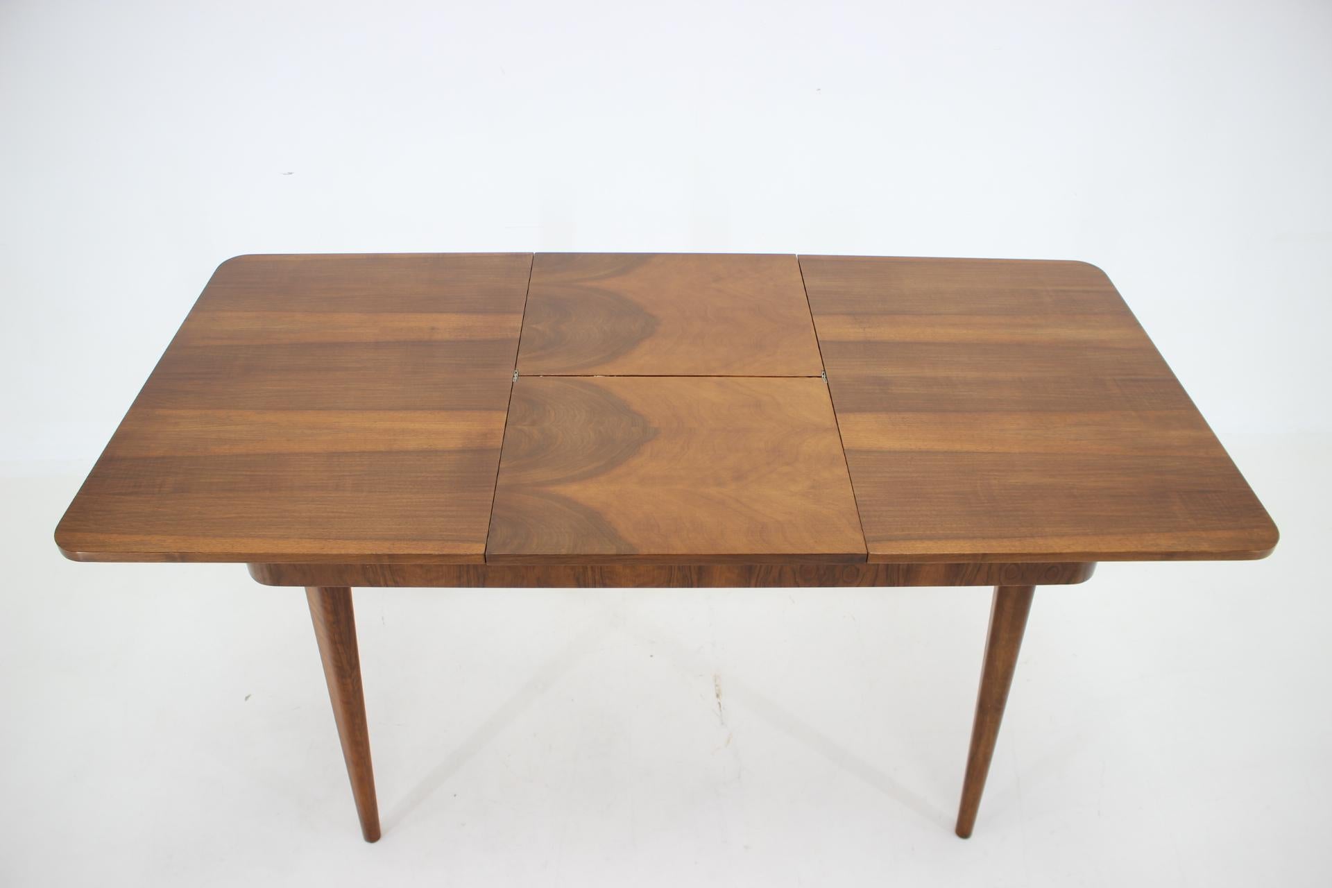 1950s Extendable Dining Table in Walnut by UP zavody, Czechoslovakia For Sale 5