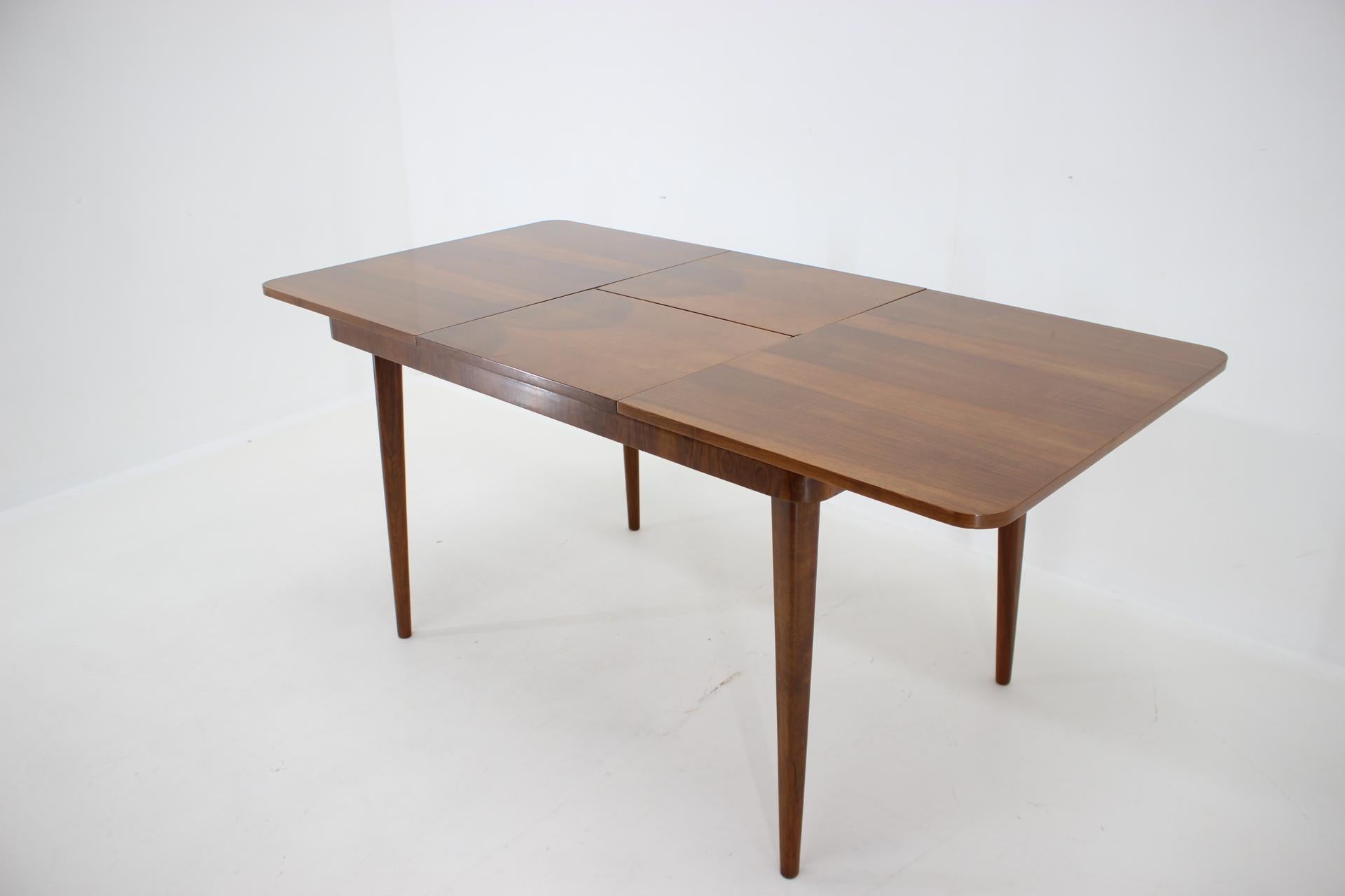 1950s Extendable Dining Table in Walnut by UP zavody, Czechoslovakia For Sale 6
