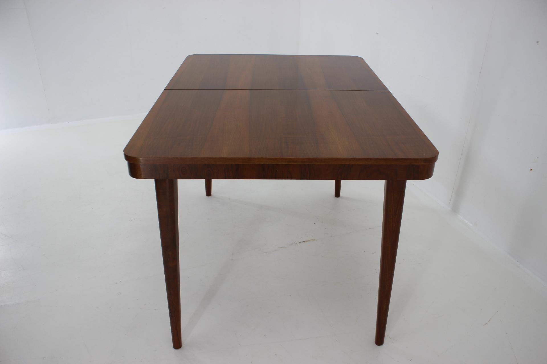 1950s Extendable Dining Table in Walnut by UP zavody, Czechoslovakia For Sale 1