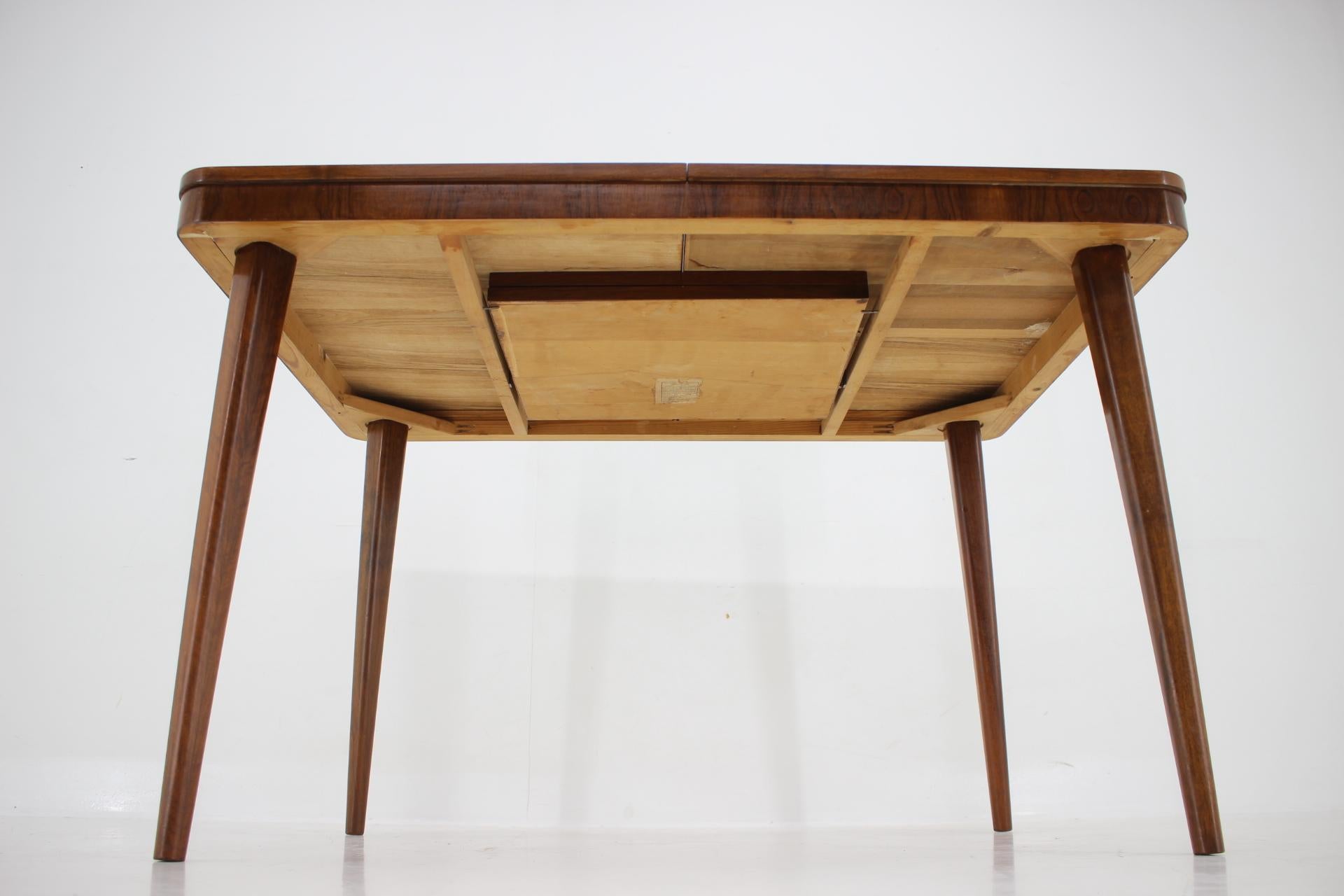 1950s Extendable Dining Table in Walnut by UP zavody, Czechoslovakia For Sale 2