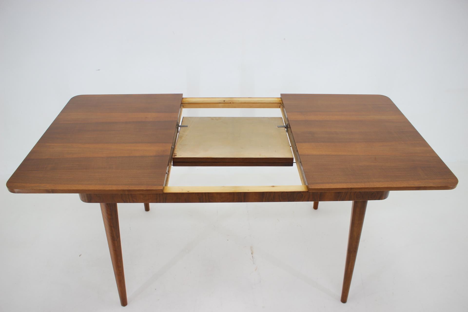 1950s Extendable Dining Table in Walnut by UP zavody, Czechoslovakia For Sale 4