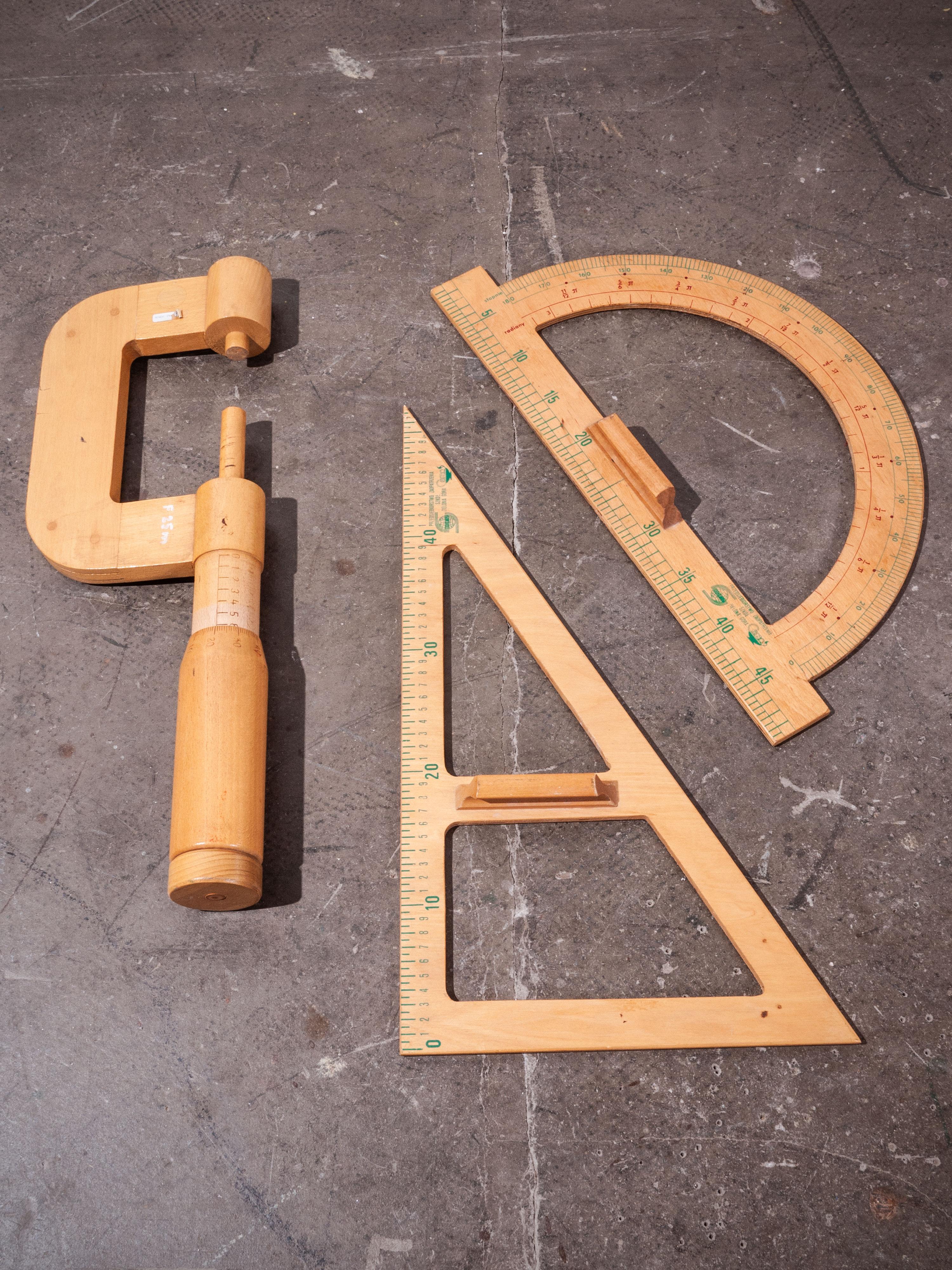 1950s extra large wooden measures set, three pieces
1950s extra large wooden measures set. Featuring an oversize Vernier calliper set and two blackboard geometric drawing shapes. Oversize callipers measure 56 cm in length and are fully