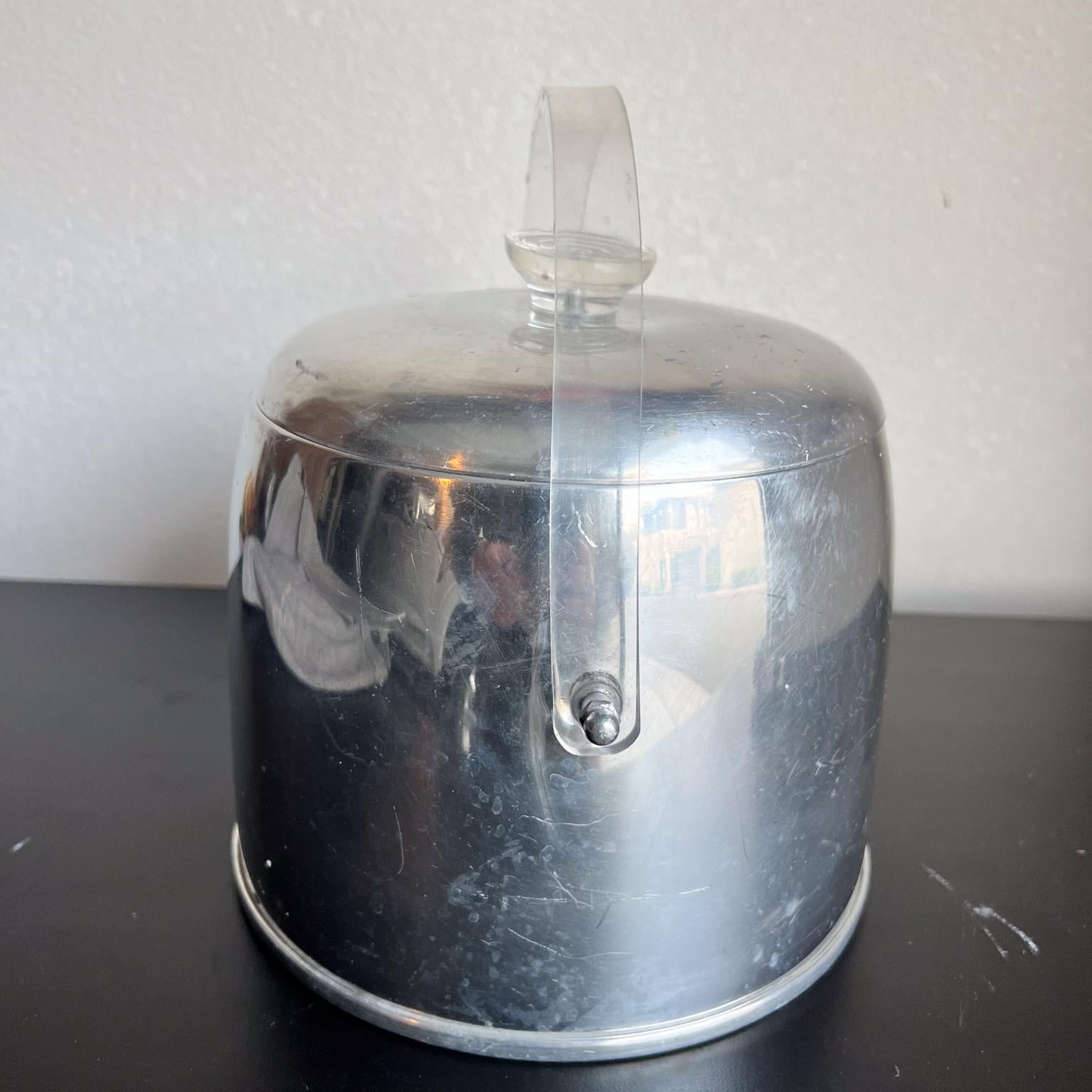 1950s Fabulous Ice Bucket by Kromex Lucite & Aluminum In Good Condition For Sale In Chula Vista, CA