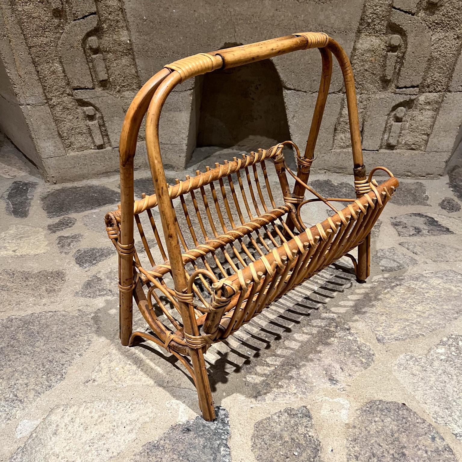 1950 Favoloso portariviste in vimini e rattan stile Franco Albini in vendita 4