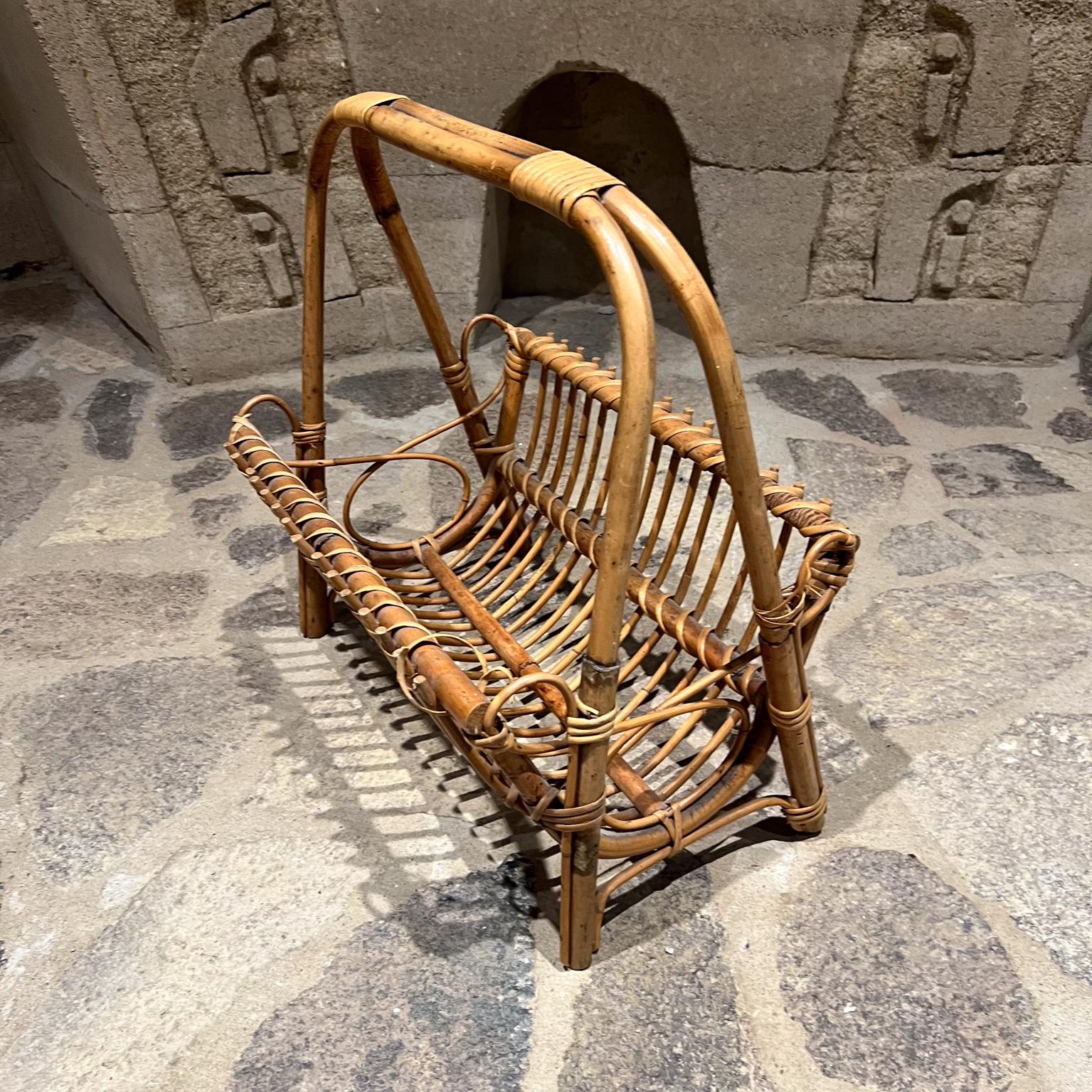 1950 Favoloso portariviste in vimini e rattan stile Franco Albini in vendita 2