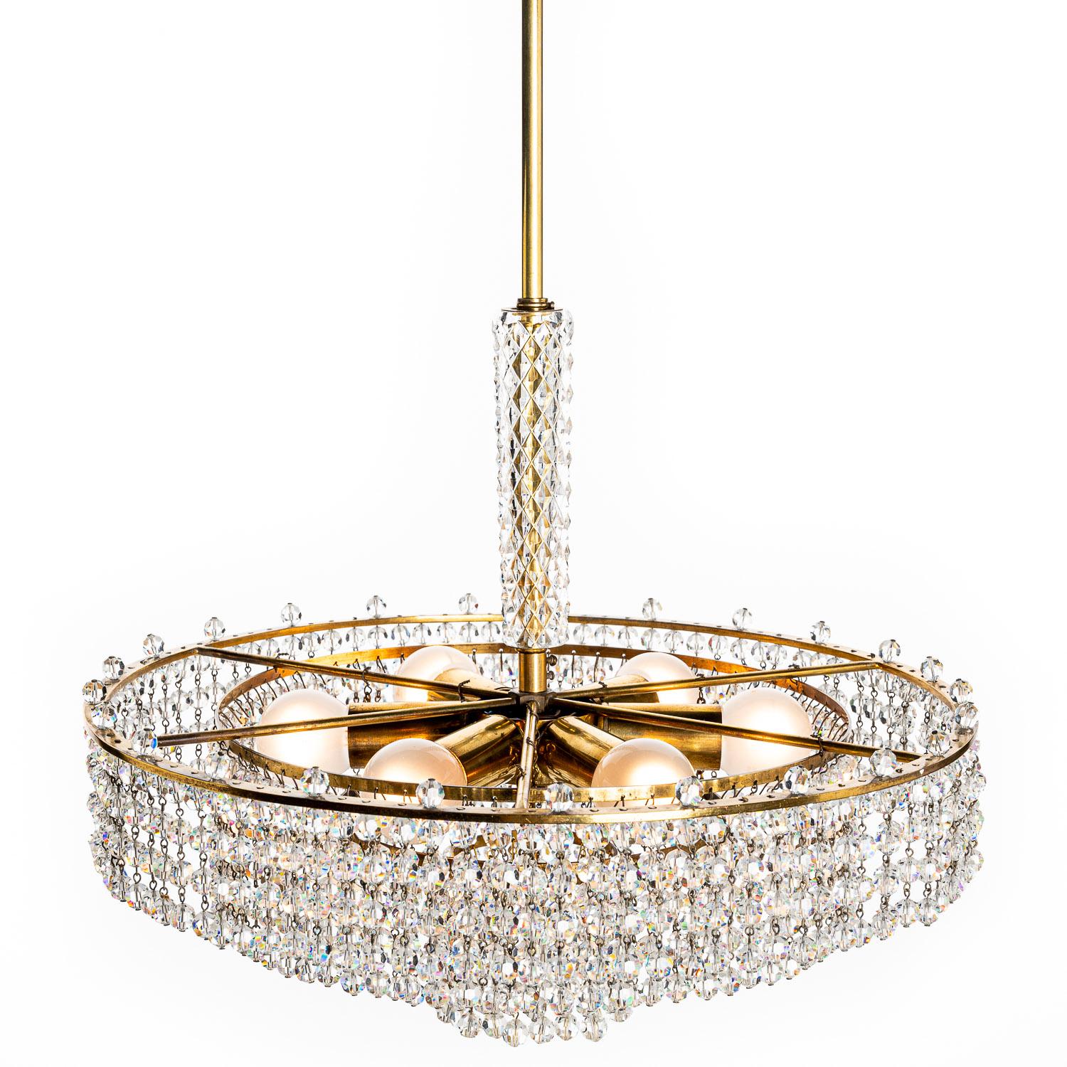 20th Century 1950s Faceted Crystal Glass and Brass Chandelier attributed to Lobmeyr For Sale