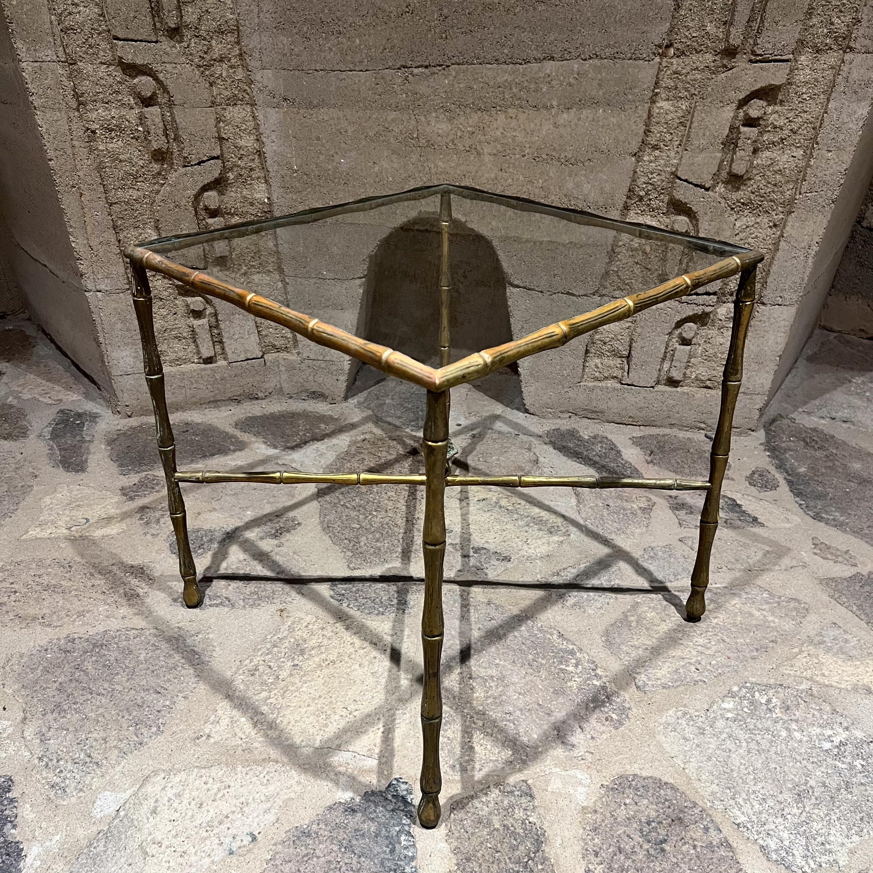 1950er Jahre Faux Bamboo Messing Quadratische Beistelltisch Arturo Pani im Zustand „Gut“ im Angebot in Chula Vista, CA