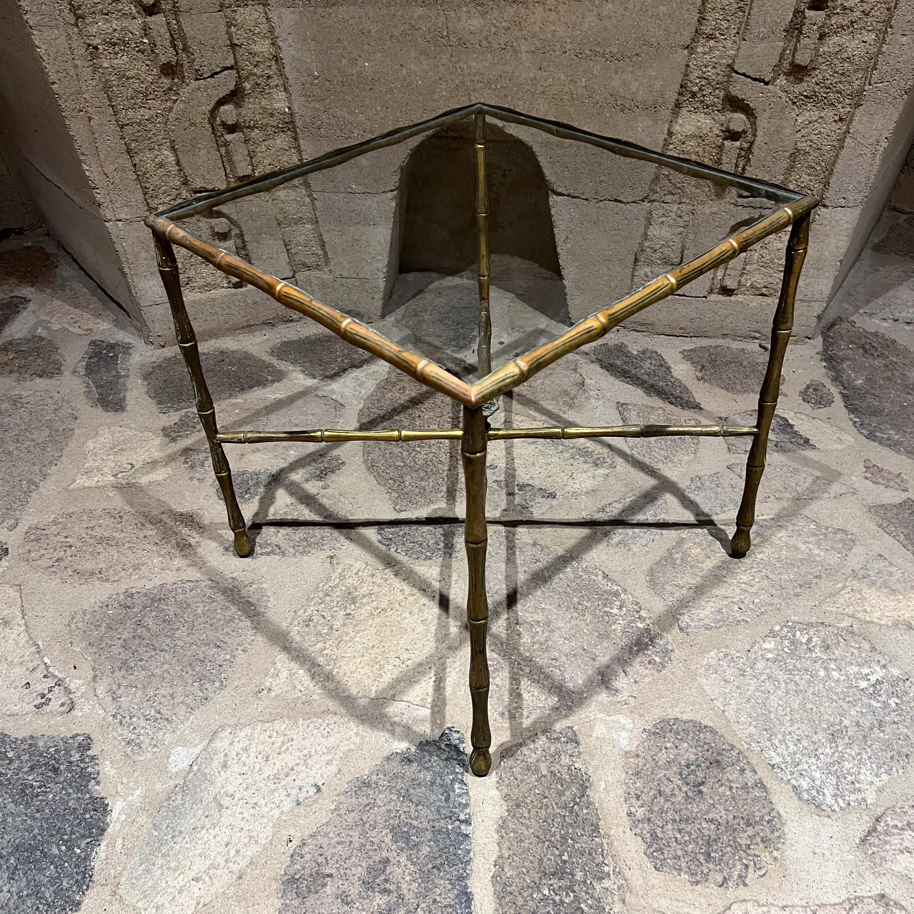 1950er Jahre Faux Bamboo Messing Quadratische Beistelltisch Arturo Pani (Mitte des 20. Jahrhunderts) im Angebot