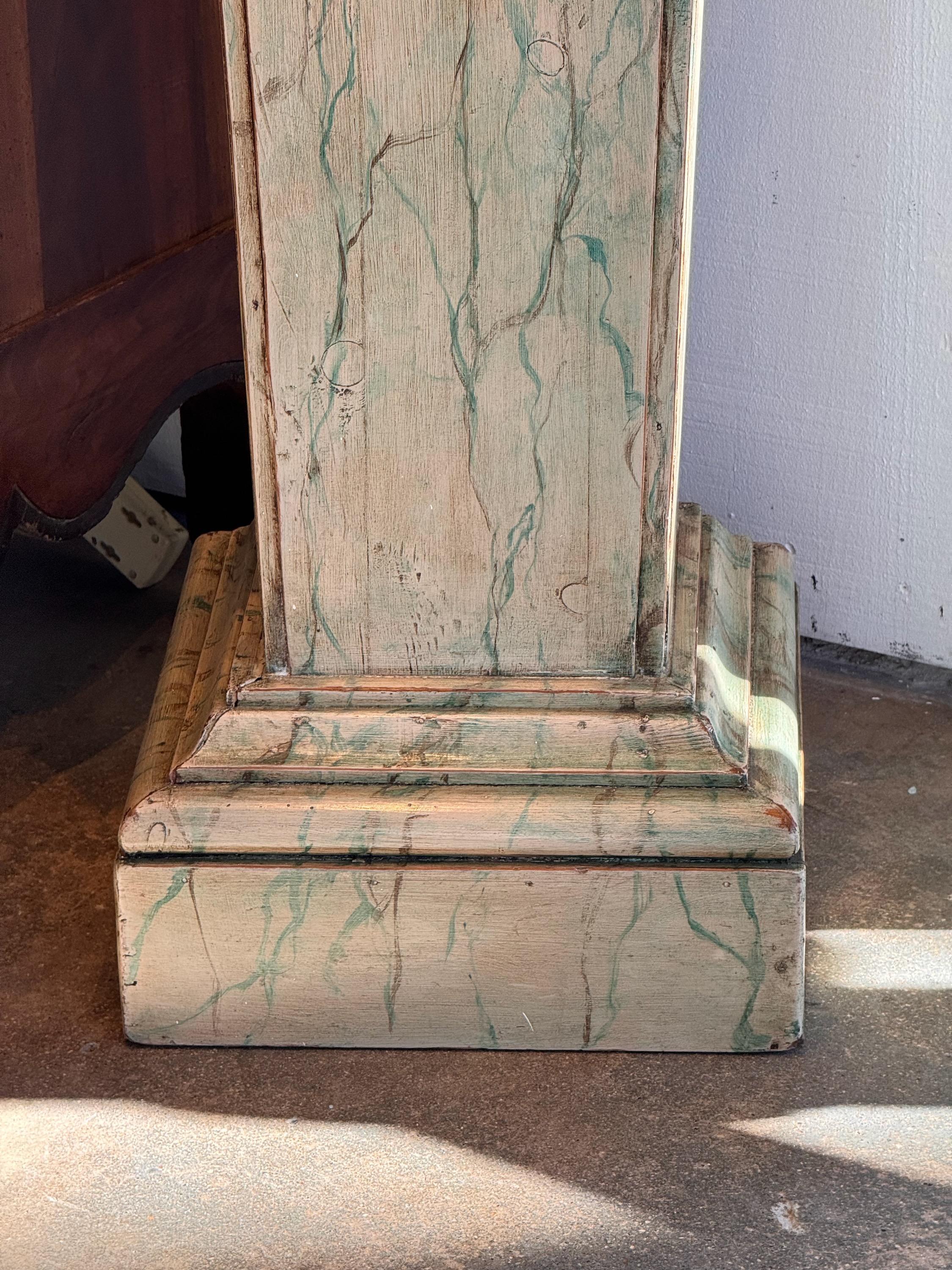 1950s Faux Painted Pedestal In Good Condition In Charlottesville, VA