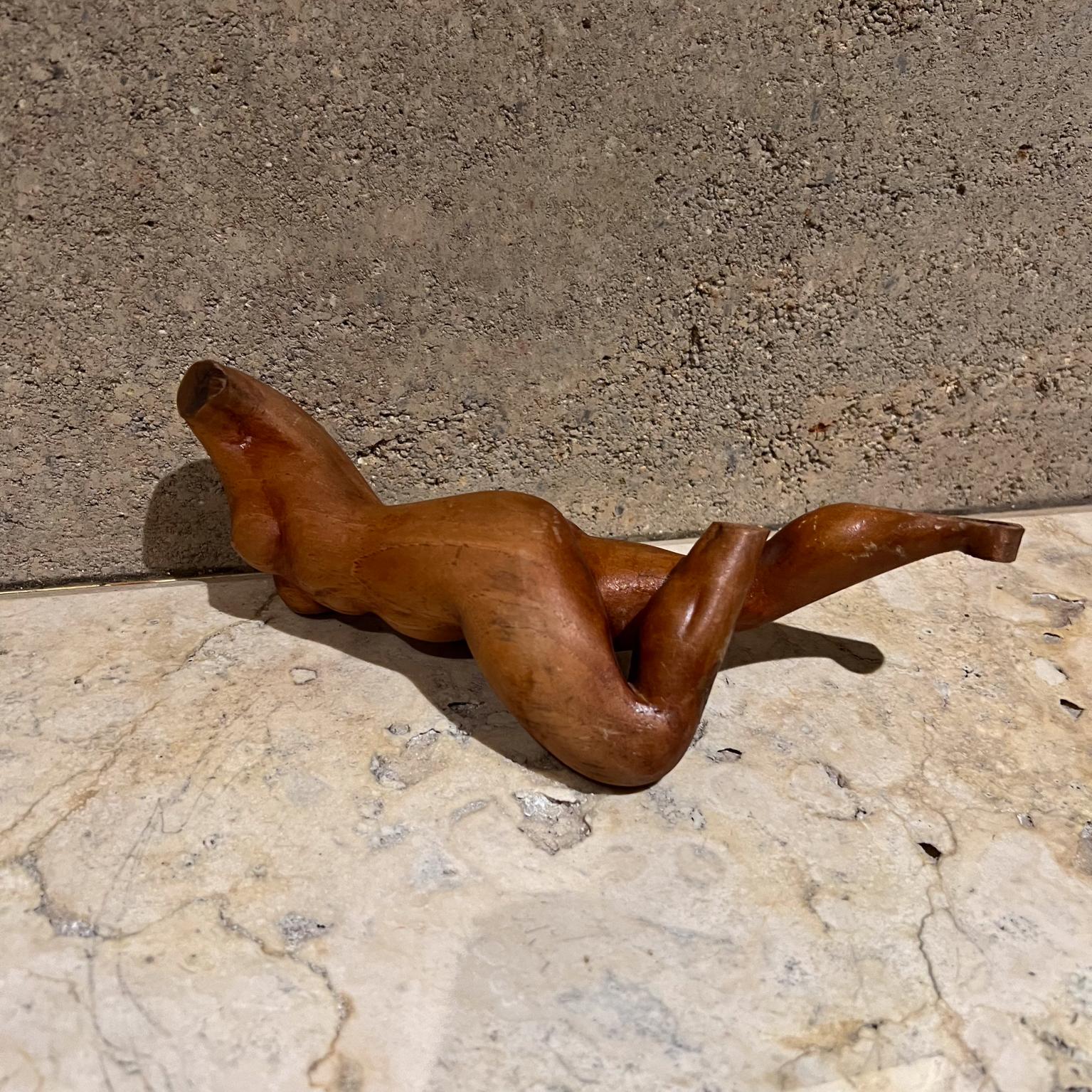 Escultura Desnudo Femenino Años 50 Madera de Caoba Tallada a Mano Moderno de mediados de siglo en venta