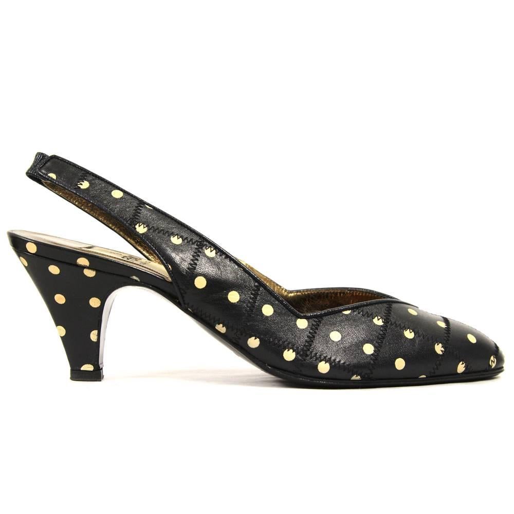 1950s Fendi pumps, in blue and white polka-dots leather.

Heel: 7 cm
Interior sole: 24 cm

This item is vintage: despite the overall good conditions, the sole is worn.

