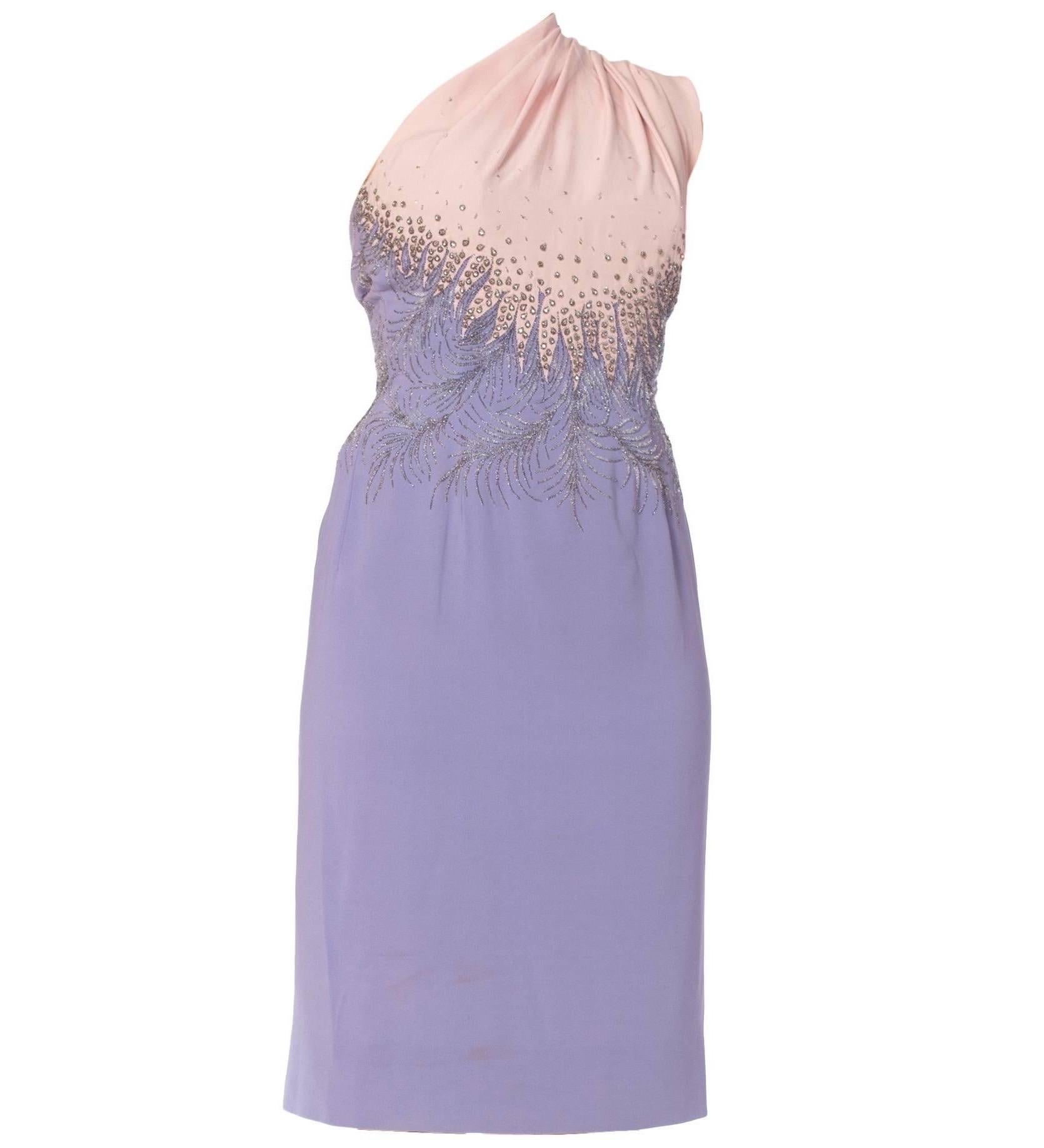 1950S FERCIONI Rose et violet Haute Couture Soie perlée Epaule unique Cocktail Dr en vente 5