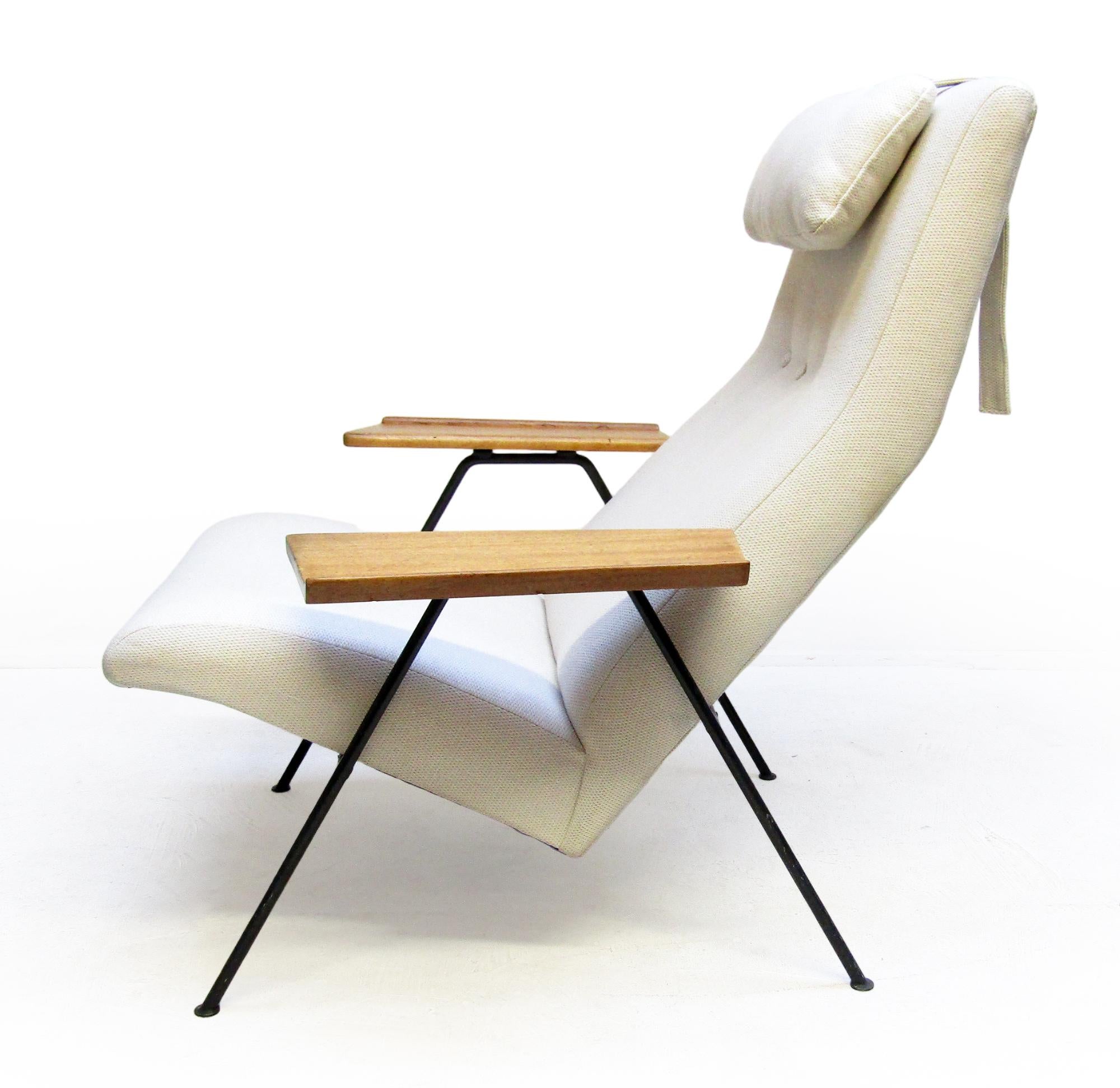 Steel 1950s Festival Of Britain Reclining Lounge Chair By Robin Day For Hille For Sale