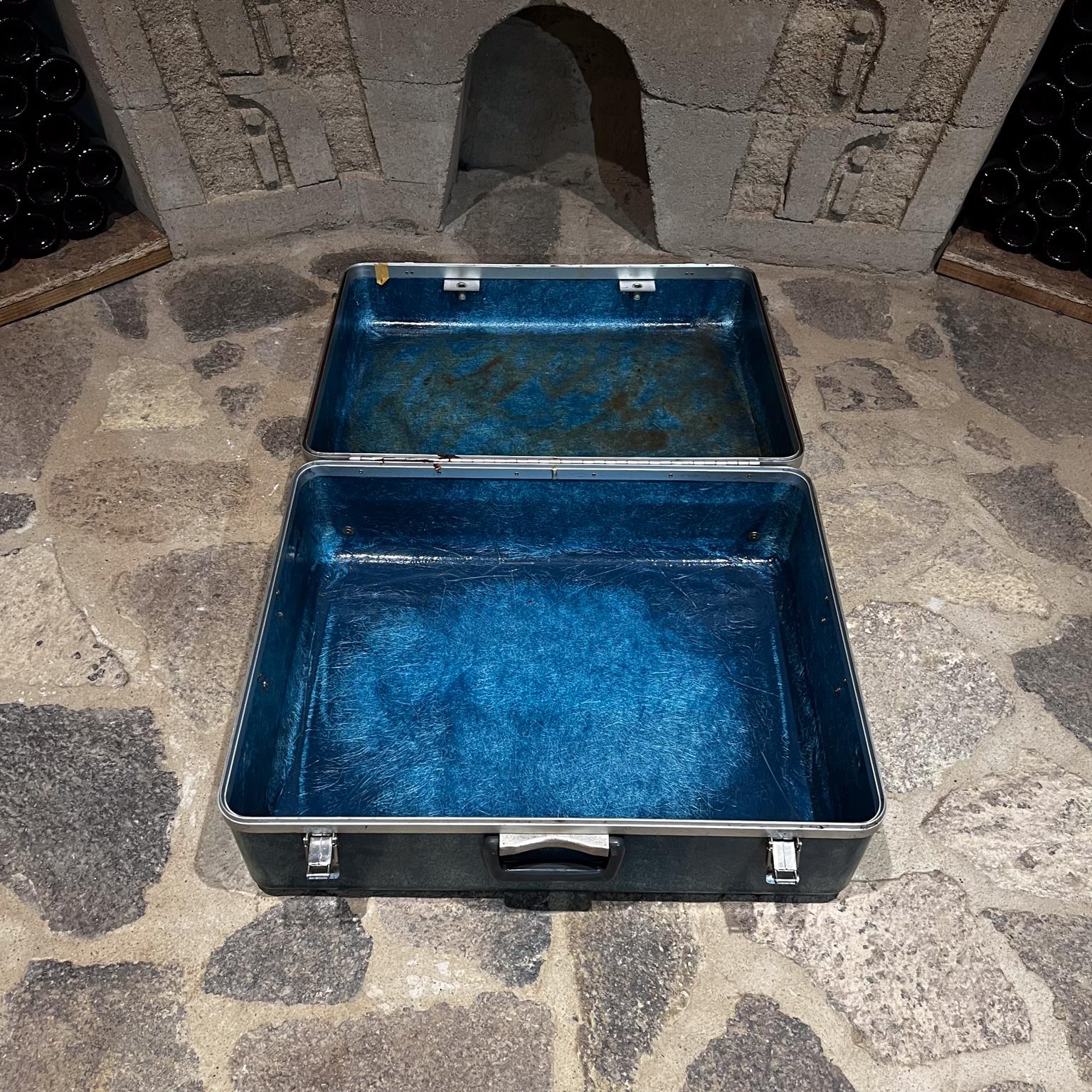 1950s Fiberglass Luggage Blue Hardshell Suitcase Koch of California In Good Condition In Chula Vista, CA