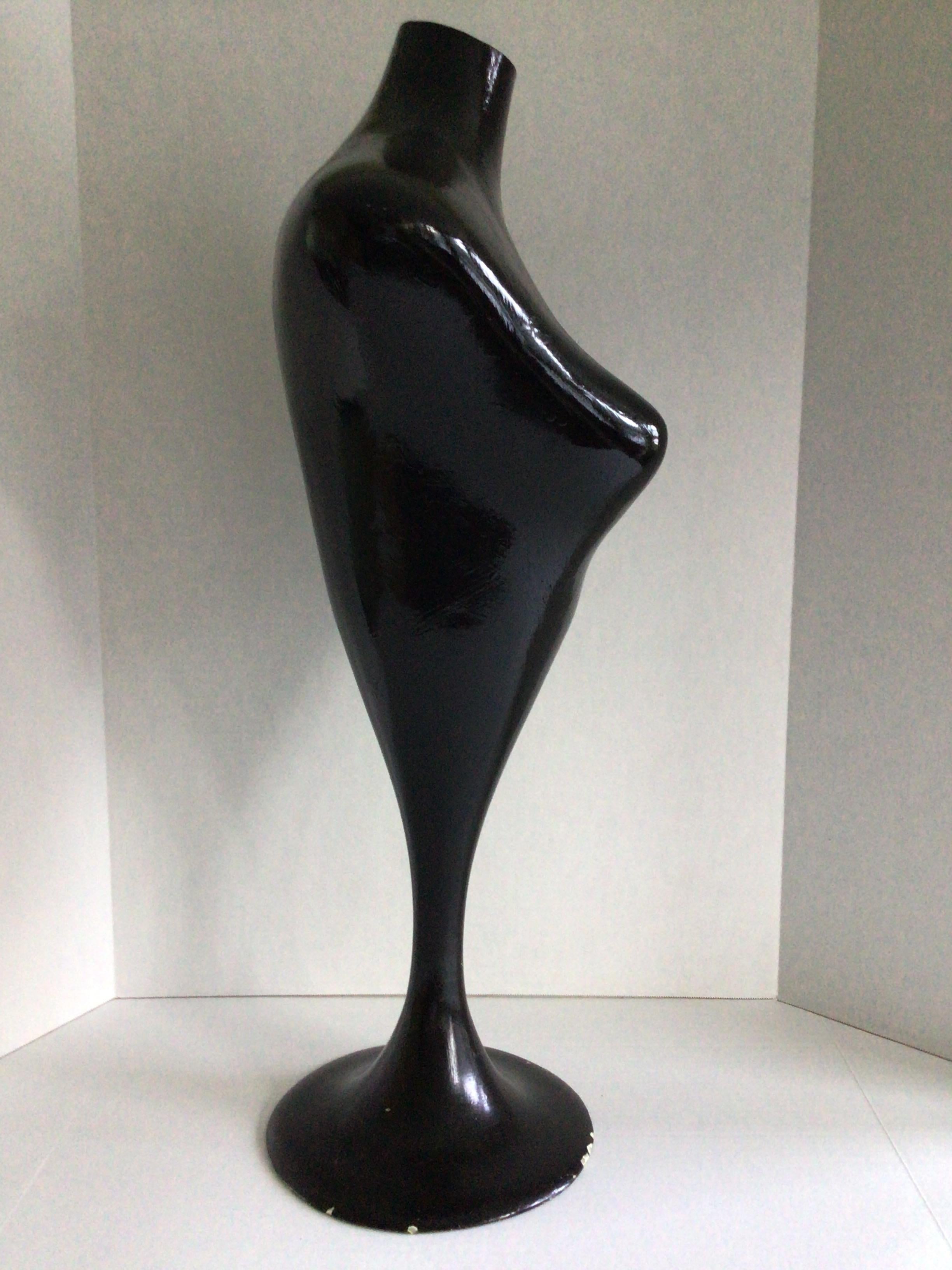 Scultura di torso stilizzato in fibra di vetro degli anni '50 In condizioni buone in vendita a Tarrytown, NY