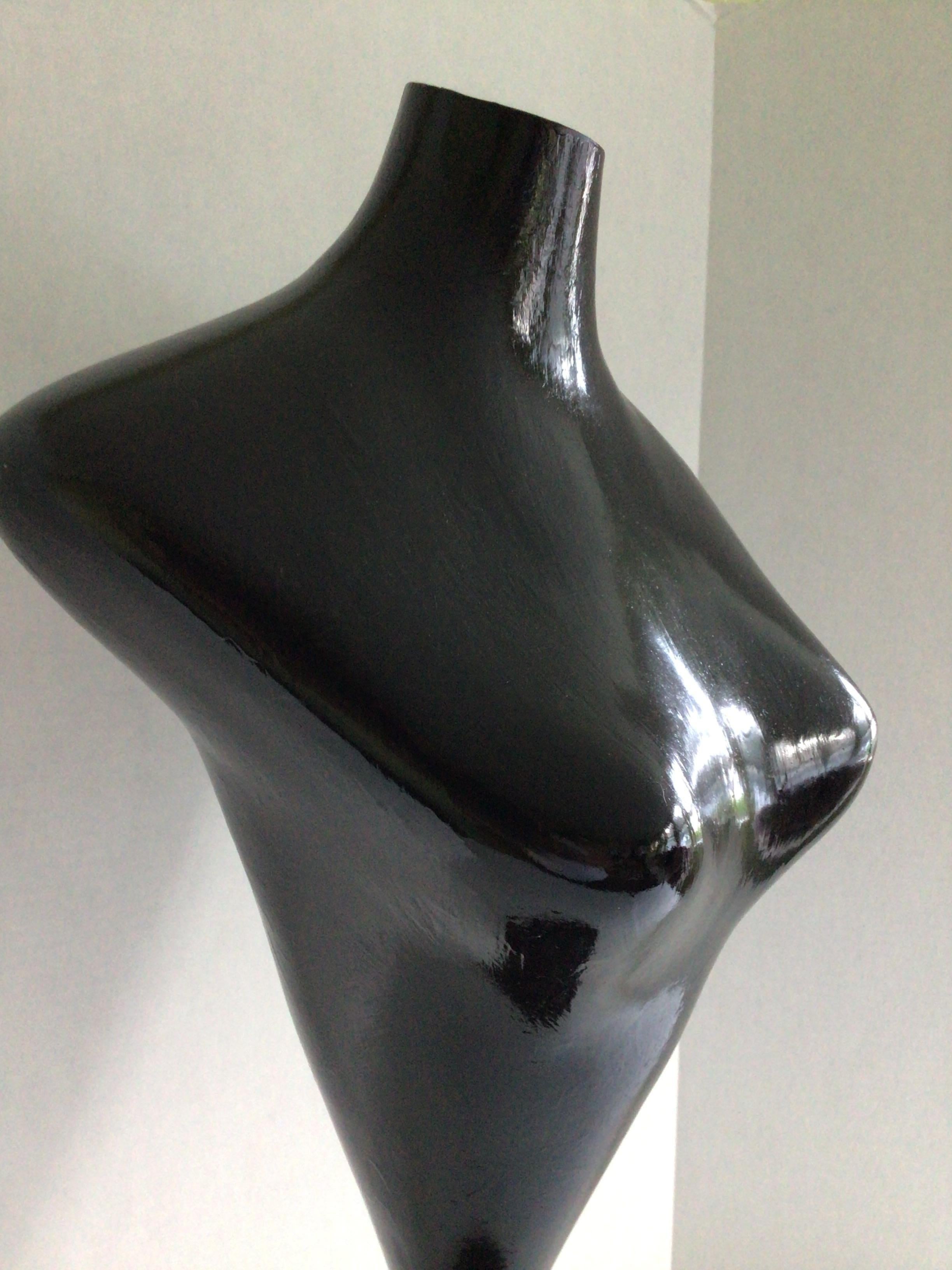 Scultura di torso stilizzato in fibra di vetro degli anni '50 in vendita 1