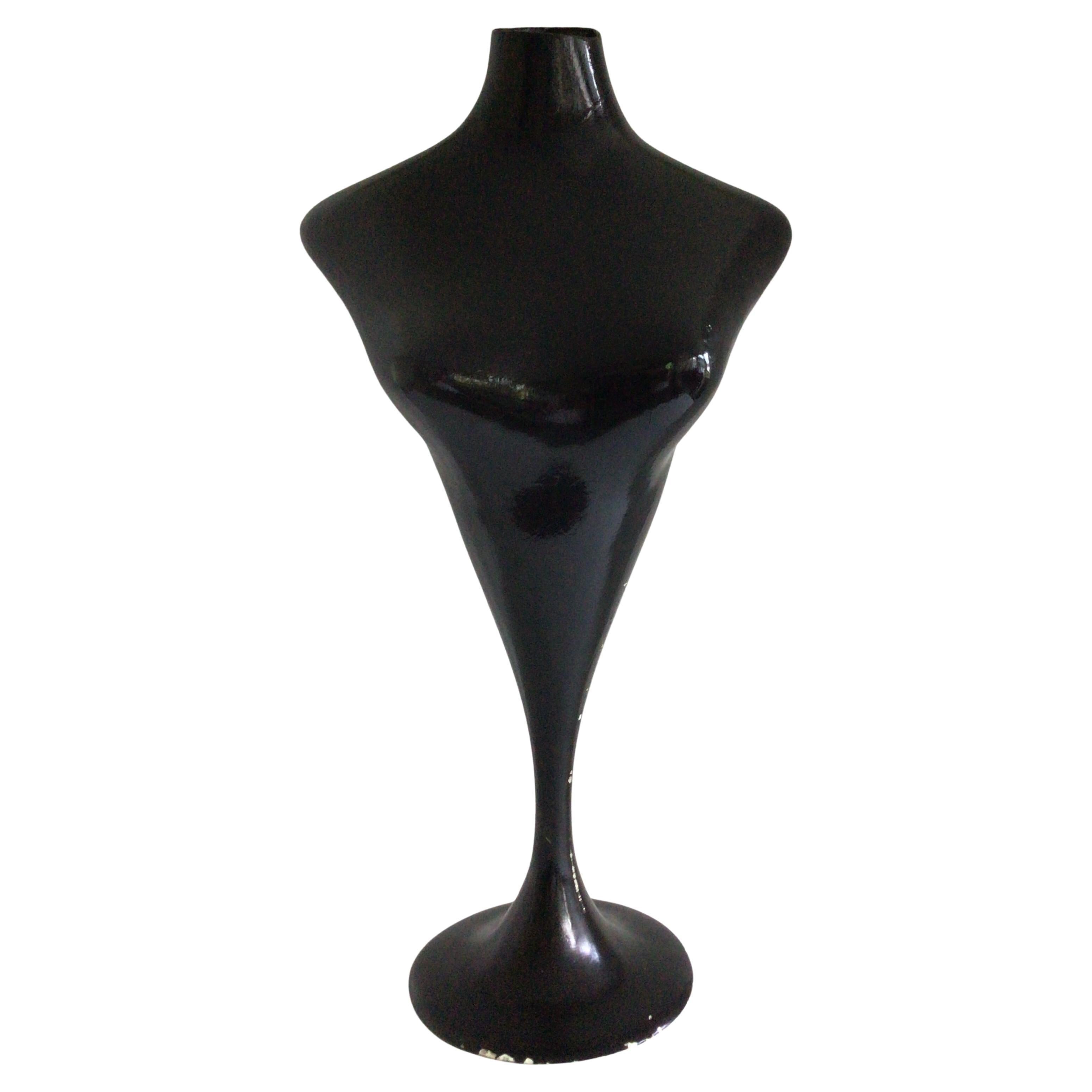 Scultura di torso stilizzato in fibra di vetro degli anni 
50