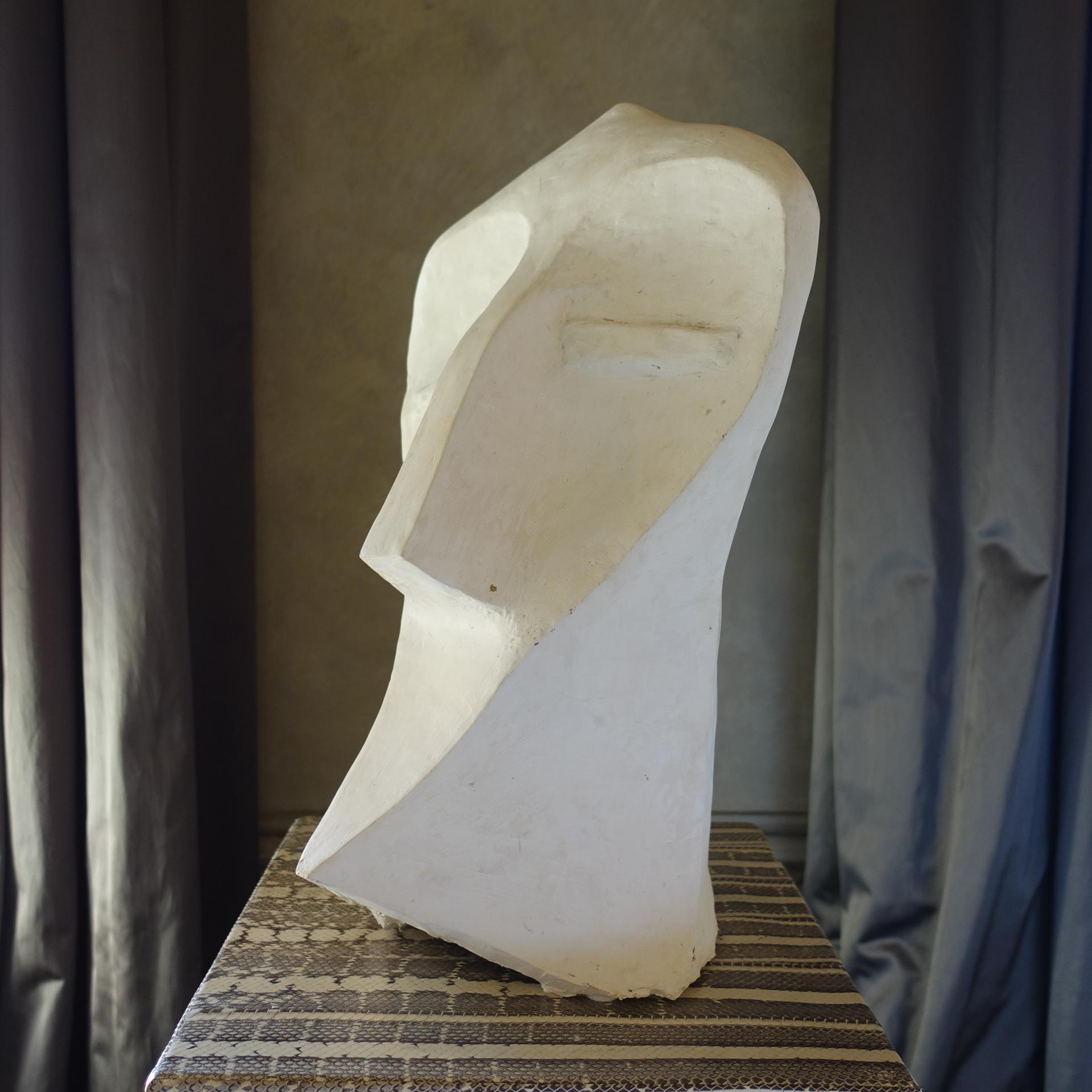 Figurative white plaster sculpture cubist style, perfect condition and vintage patina, France, circa 1950s.