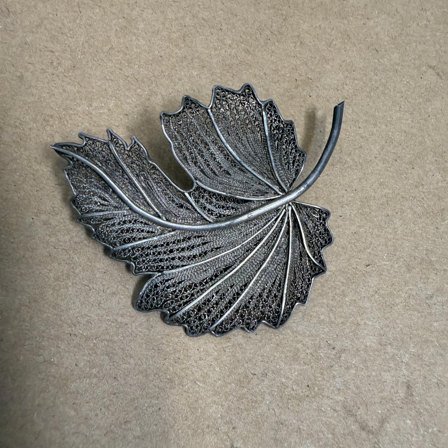 Filigree Fine Spun Sterling Silver Leaf Brooch
1.75 x 2.25 x .5
Preowned vintage
Refer to listed images