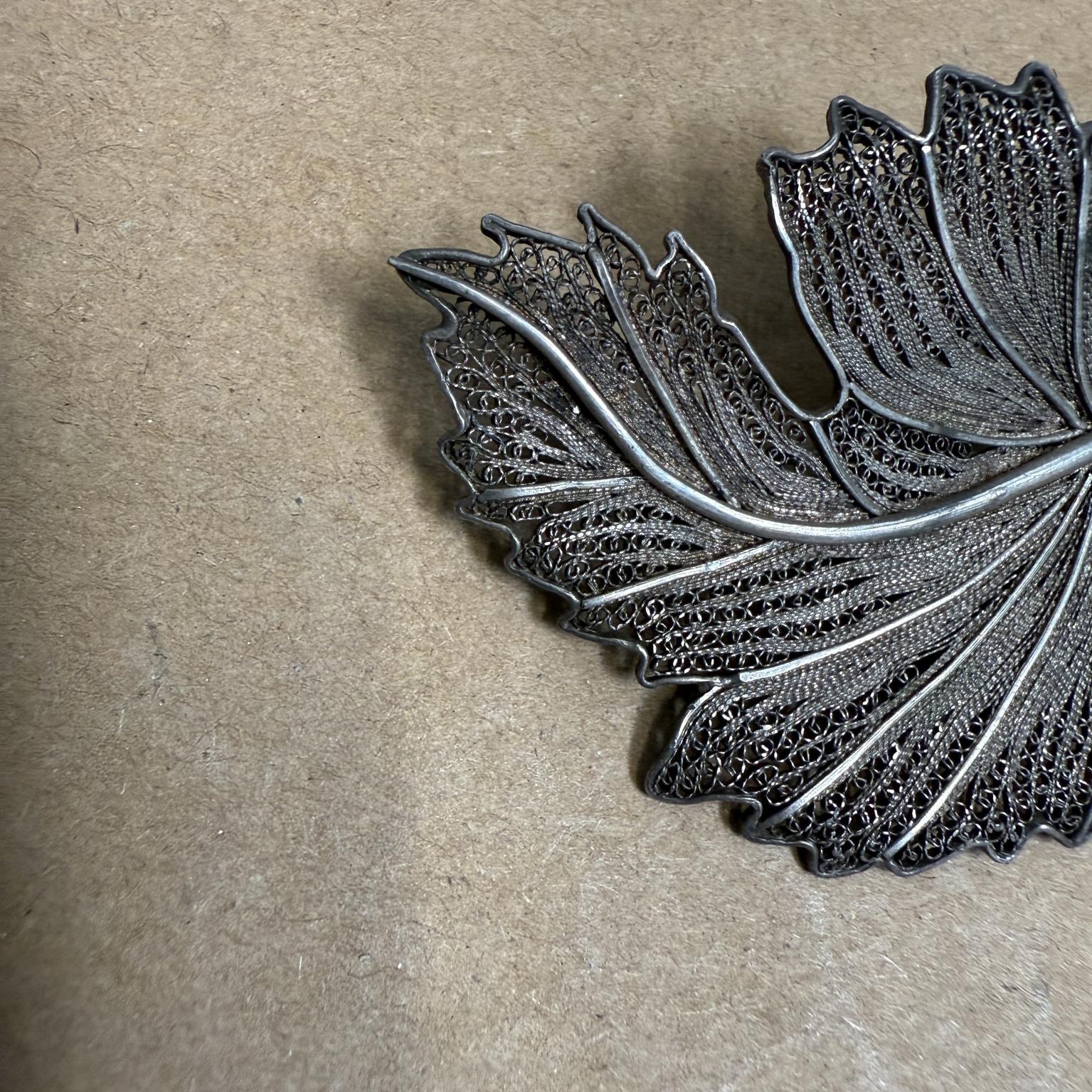 Mid-Century Modern 1950s Filigree Fine Spun Sterling Silver Leaf Brooch For Sale
