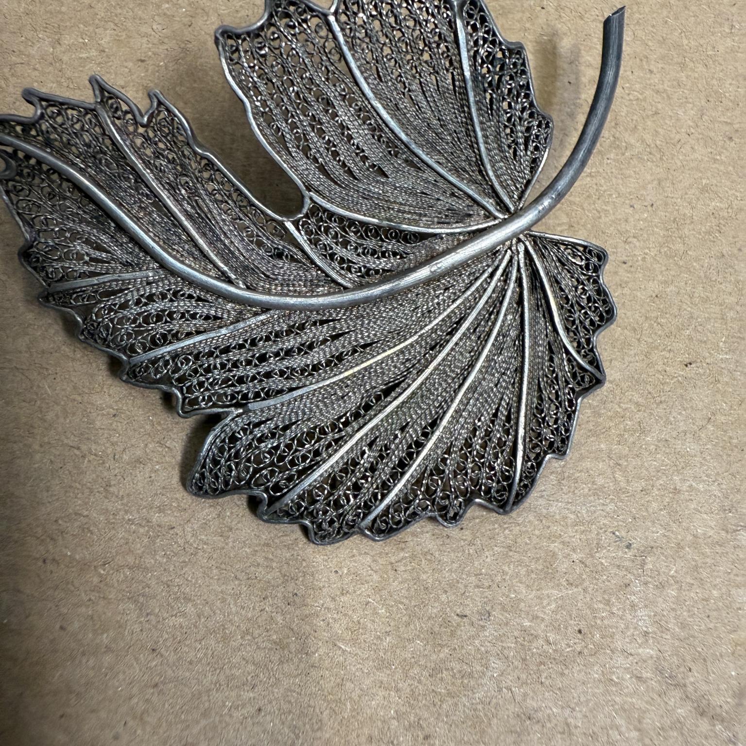 20th Century 1950s Filigree Fine Spun Sterling Silver Leaf Brooch For Sale