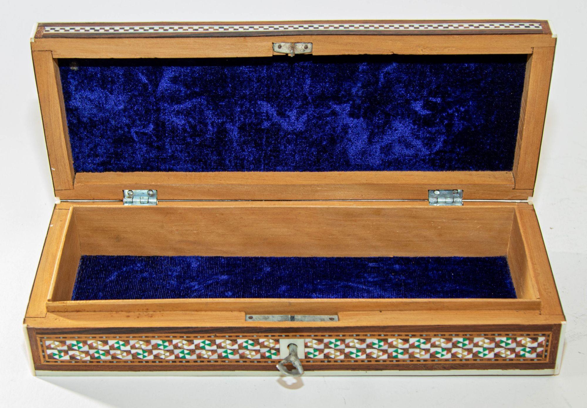 1950s Fine Handcrafted Syrian Mother-of-Pearl Inlay Box 2
