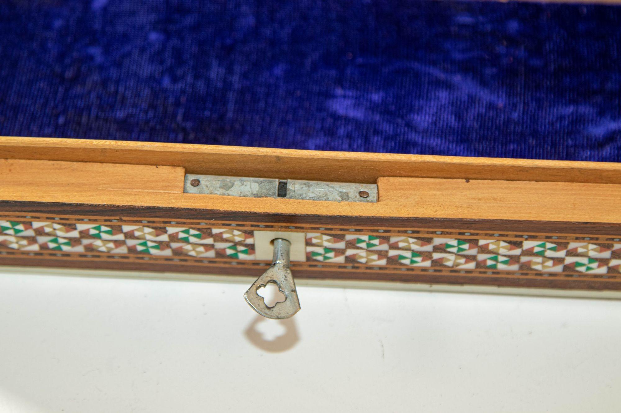 1950s Fine Handcrafted Syrian Mother-of-Pearl Inlay Box 3