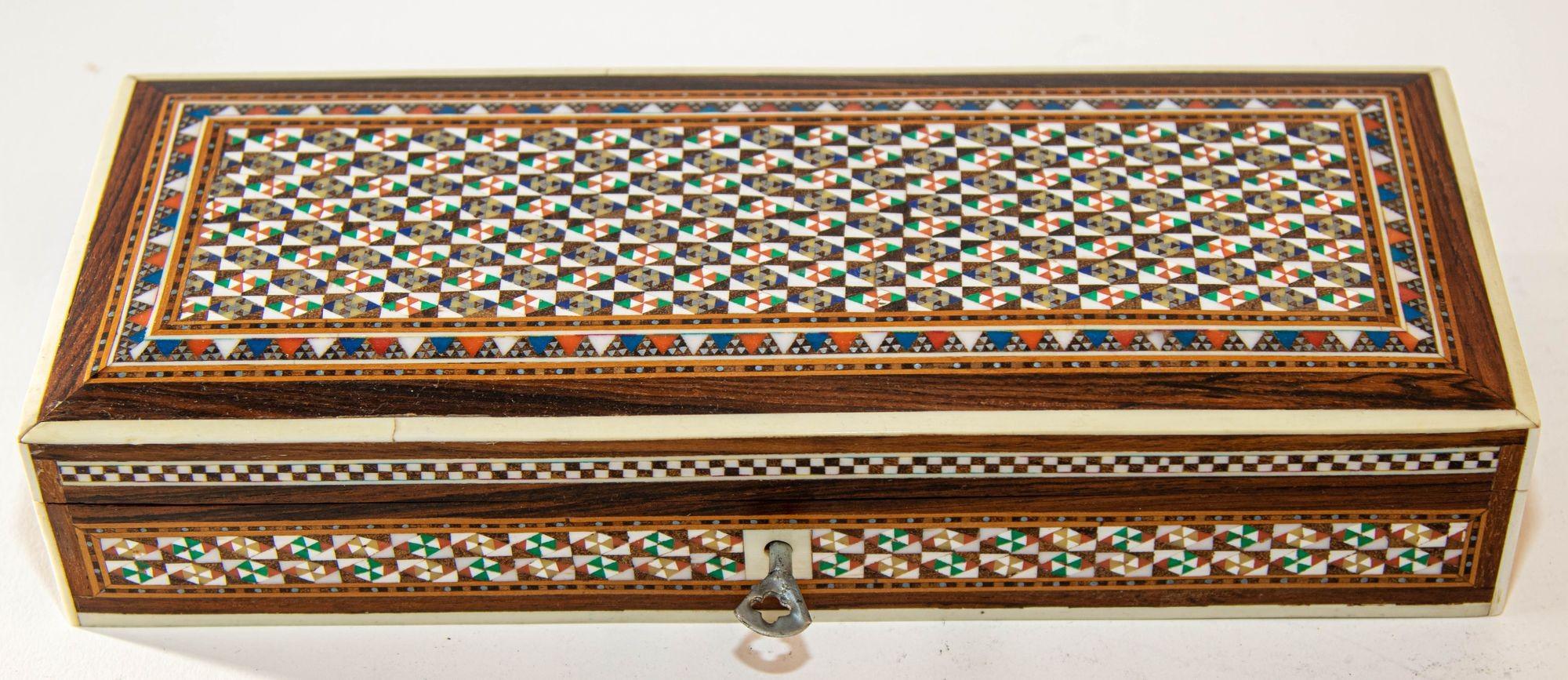 1950s Fine Handcrafted Syrian Mother-of-Pearl Inlay Box 6