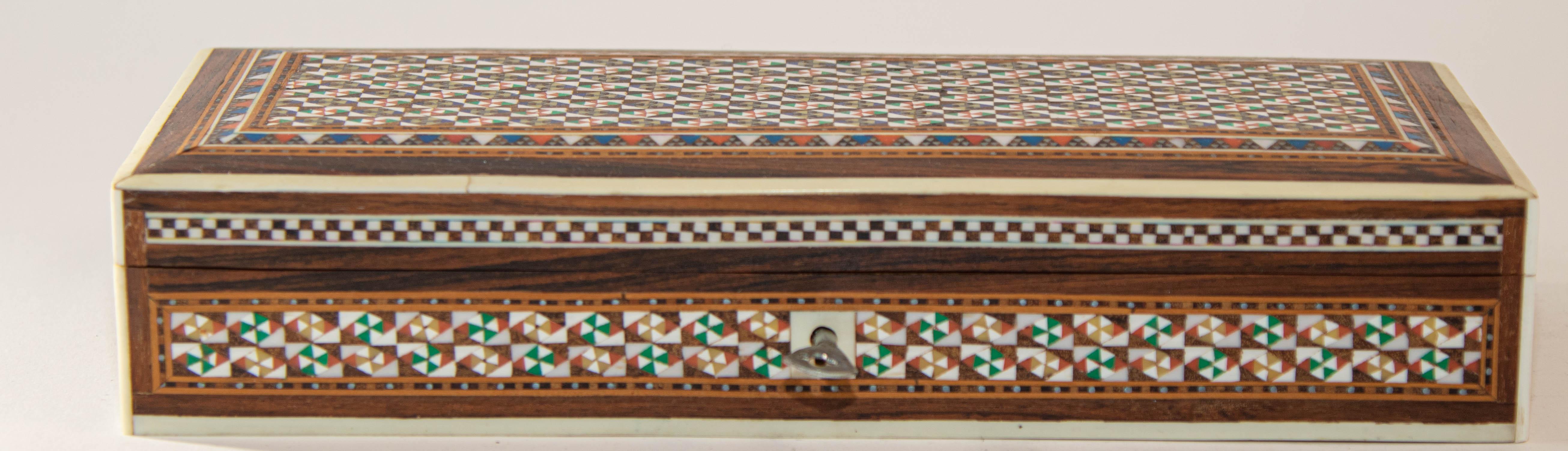 Lebanese 1950s Fine Handcrafted Syrian Mother-of-Pearl Inlay Box