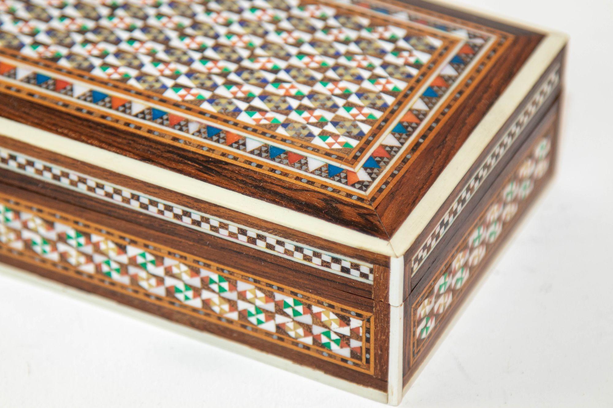 Mid-20th Century 1950s Fine Handcrafted Syrian Mother-of-Pearl Inlay Box