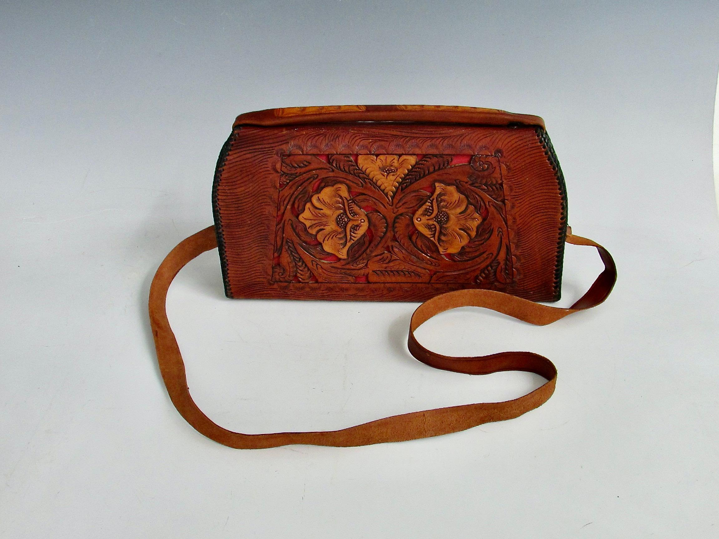 Américain 1950s fine Tooled Western Leather Theme Ladies Handbag Purse en vente