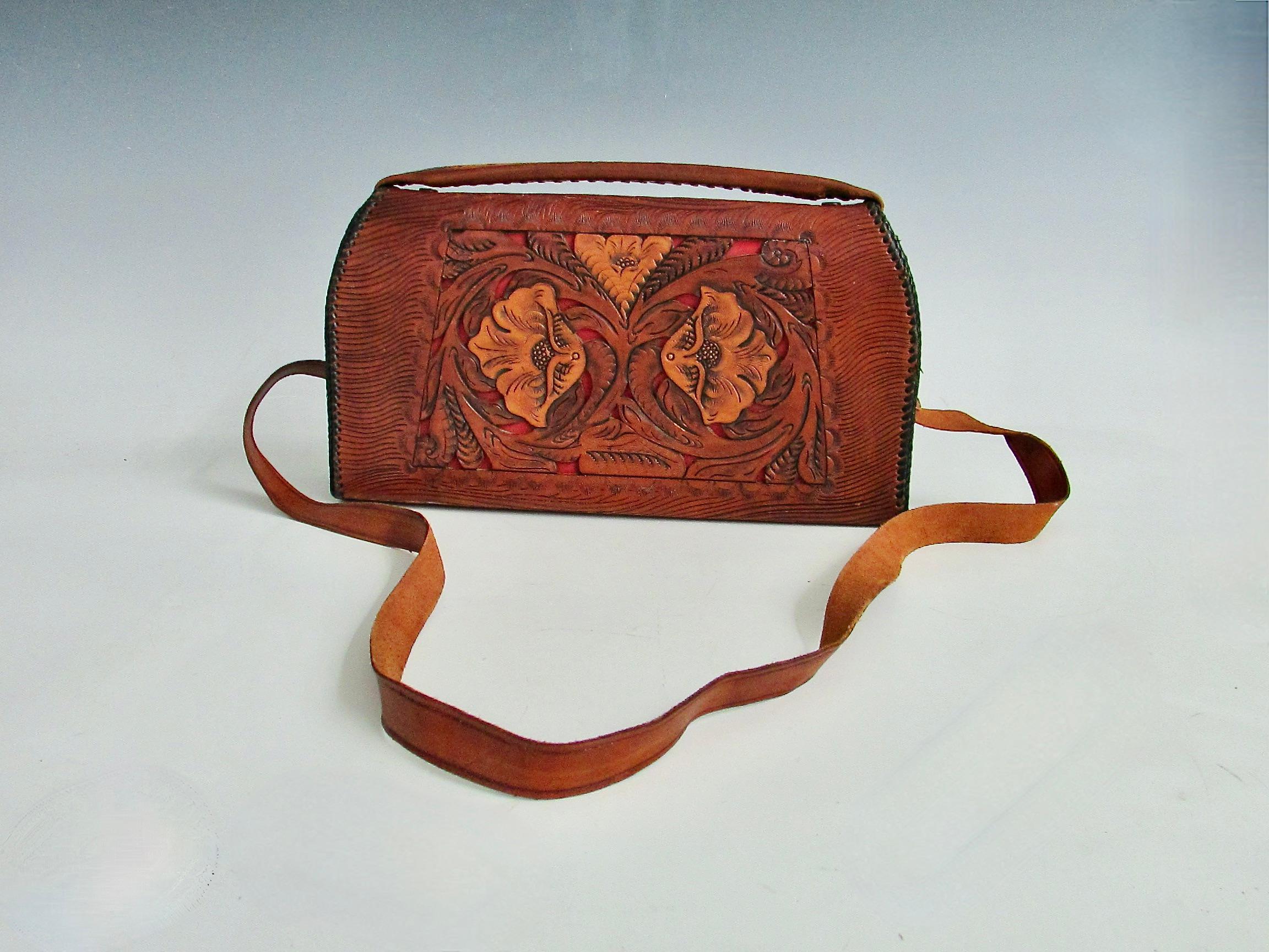 1950s fine Tooled Leather Western Theme Ladies Handbag Purse In Good Condition For Sale In Ferndale, MI