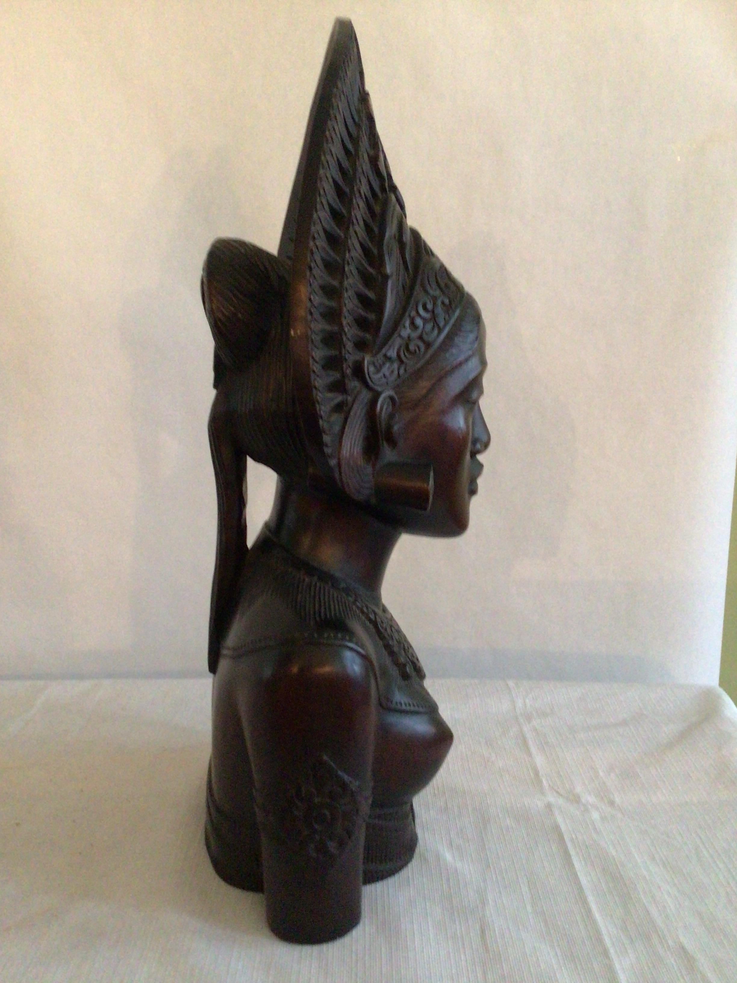 Hand-Carved 1950s Finely Carved Wood Statue of Thai Woman For Sale