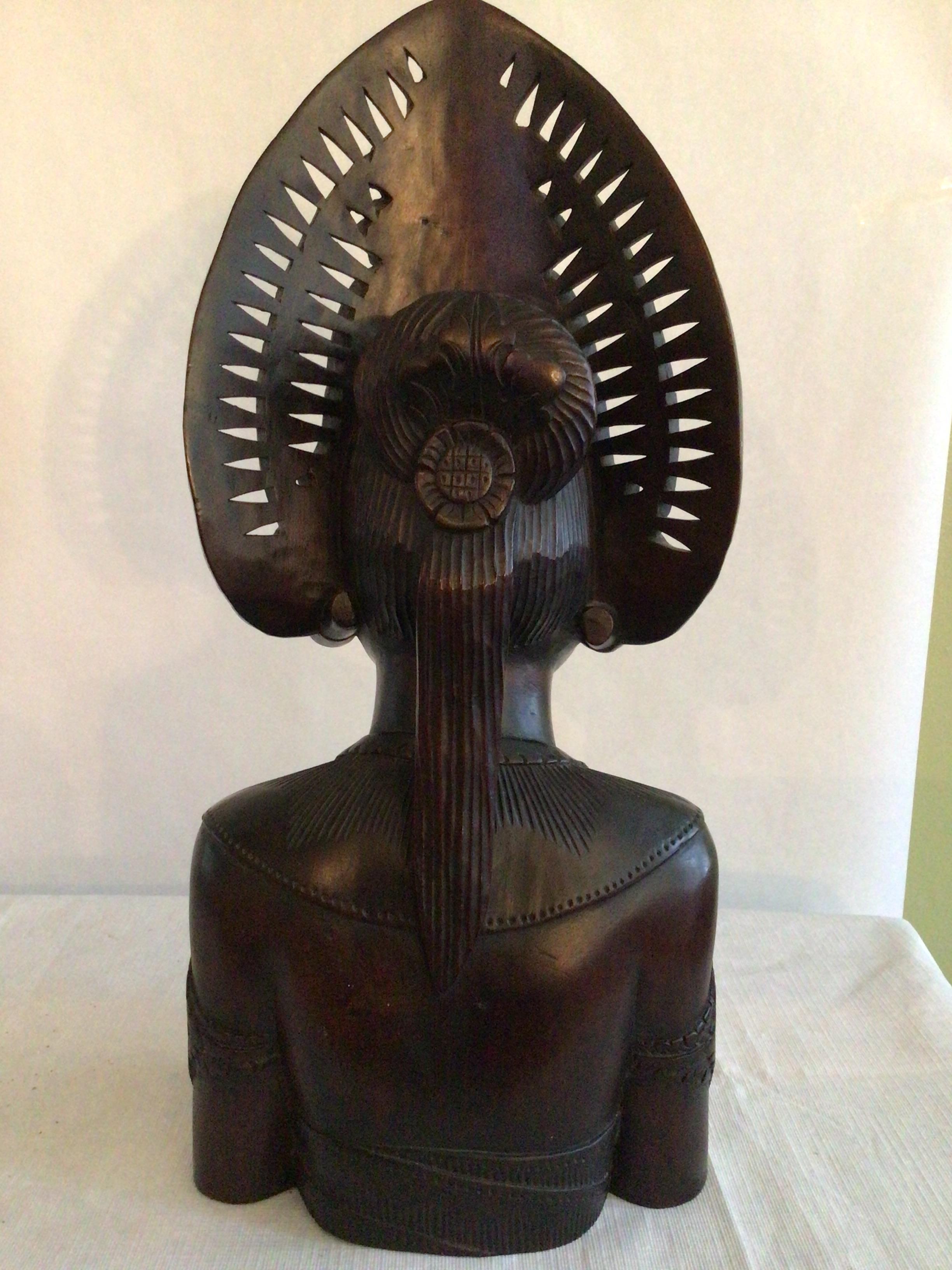 1950s Finely Carved Wood Statue of Thai Woman In Good Condition For Sale In Tarrytown, NY